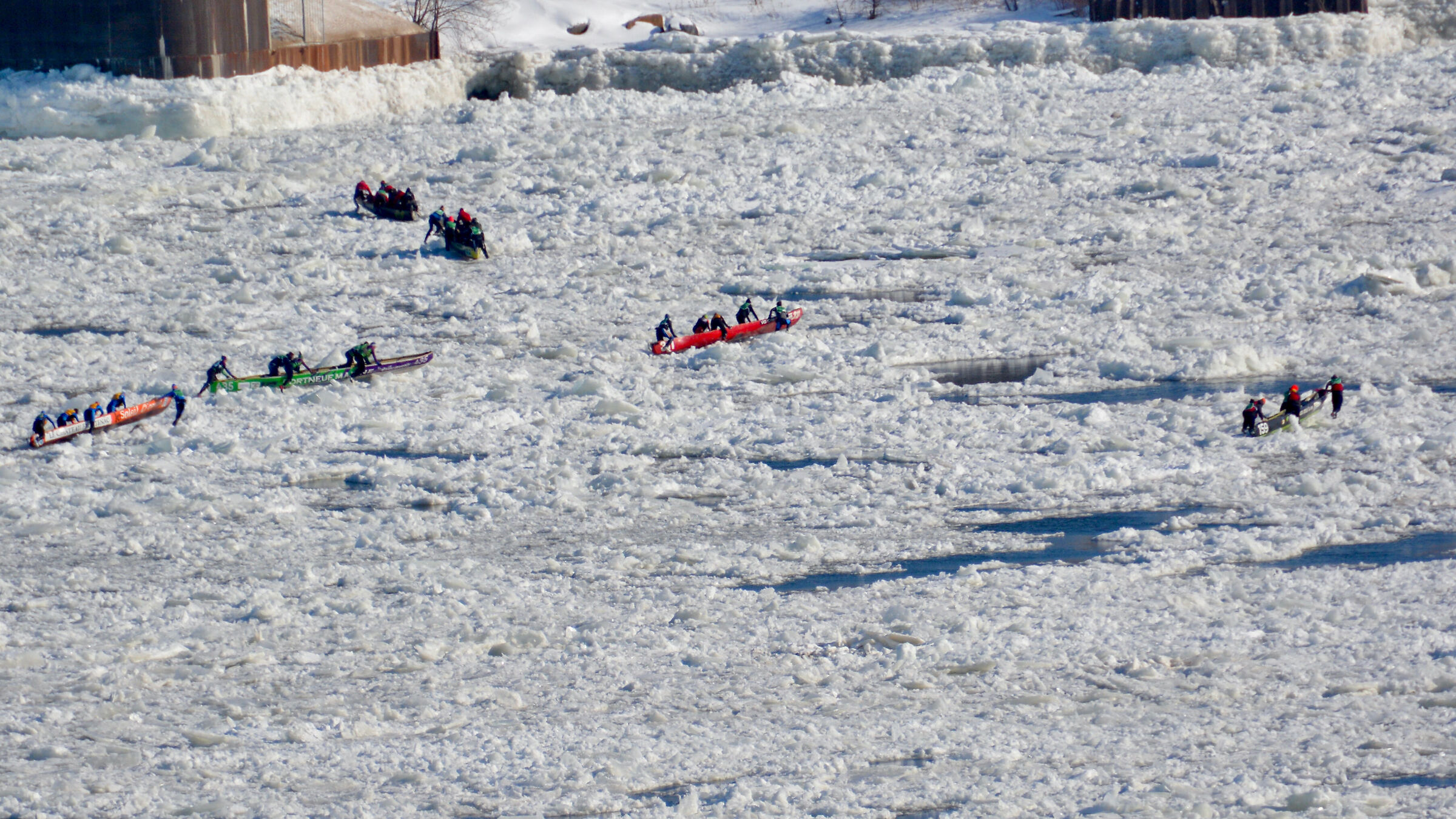 Race on the St. Lawrence River with ice