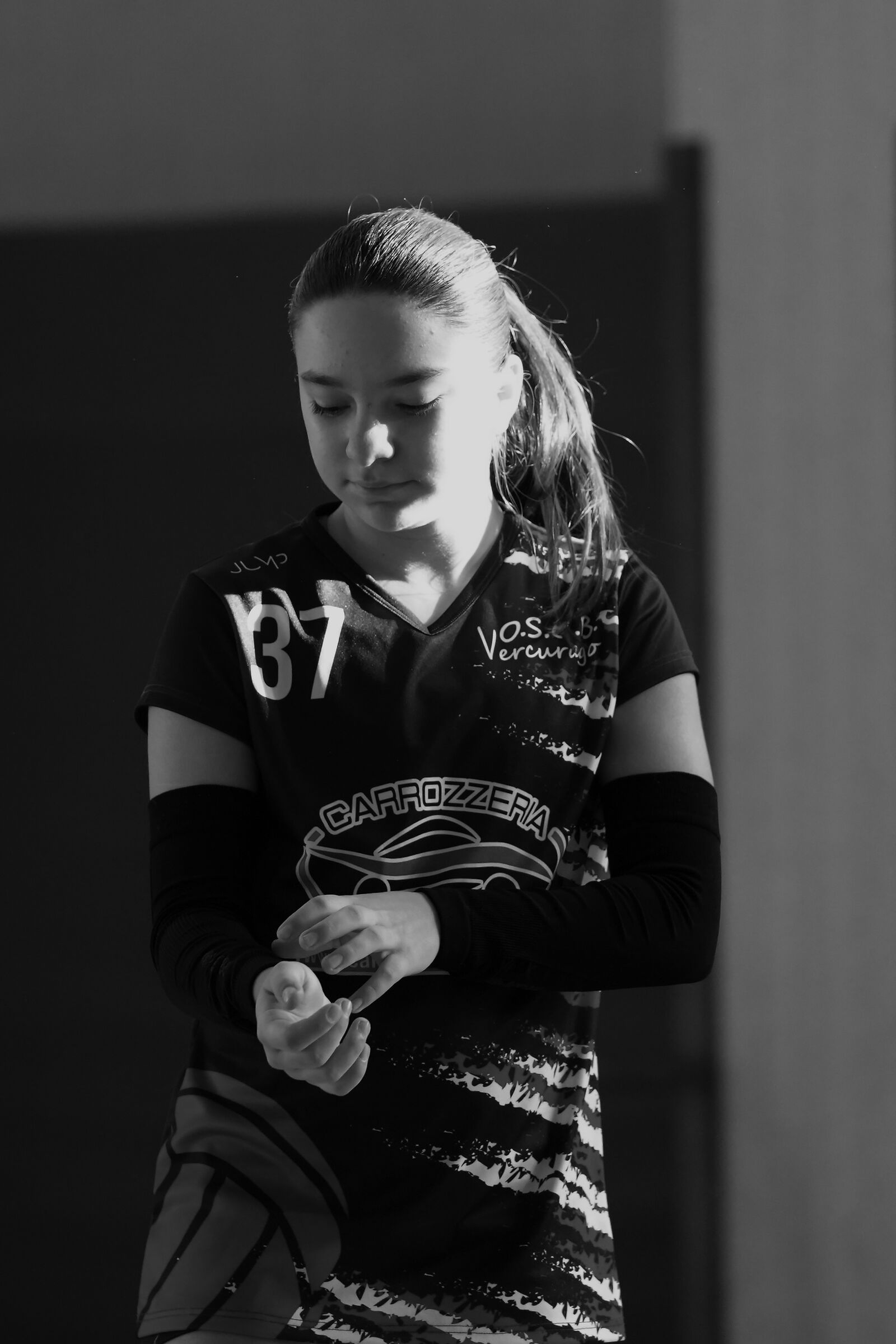 Volley Black & White Laura