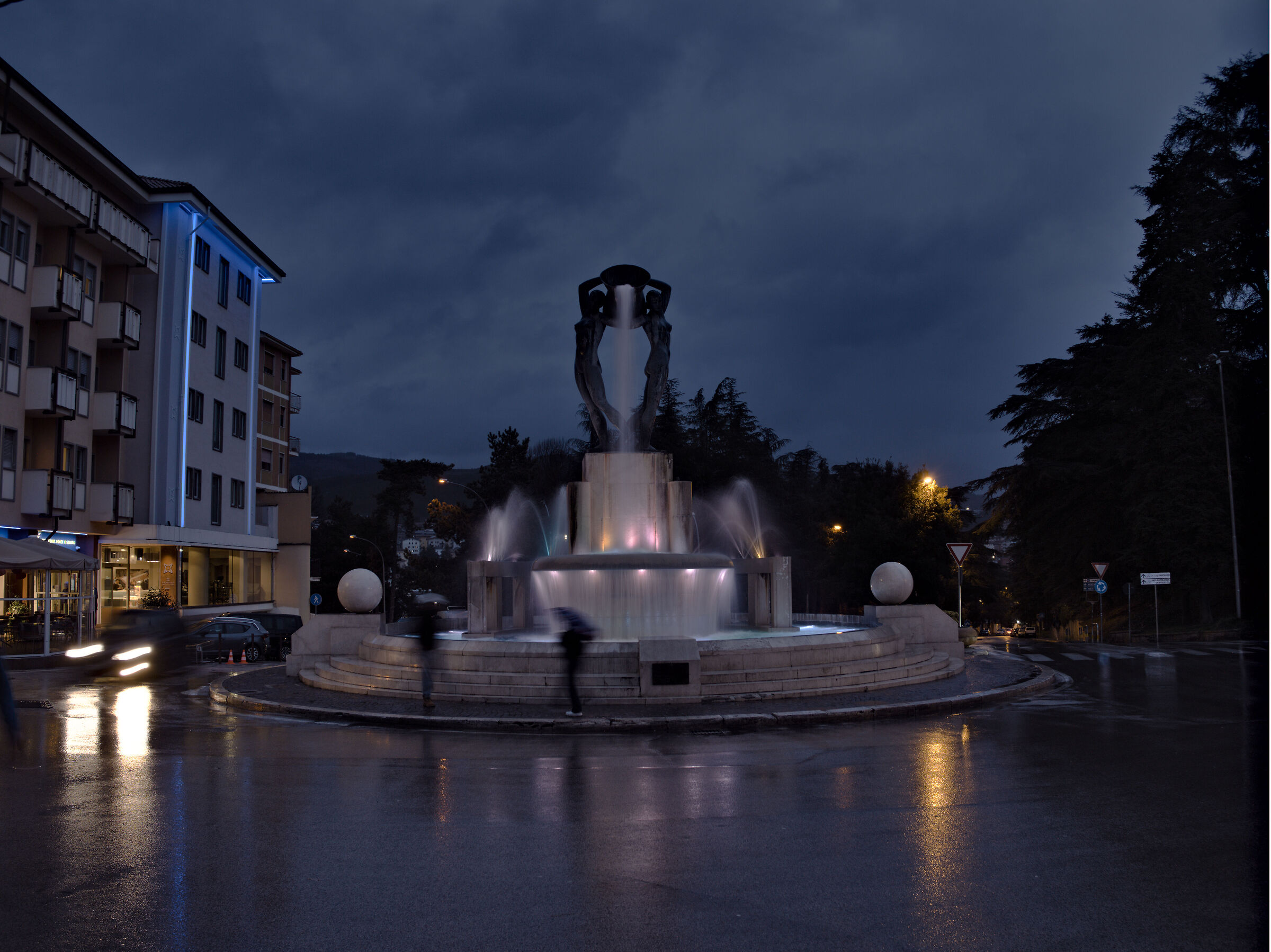 Fontana luminosa, L'Aquila