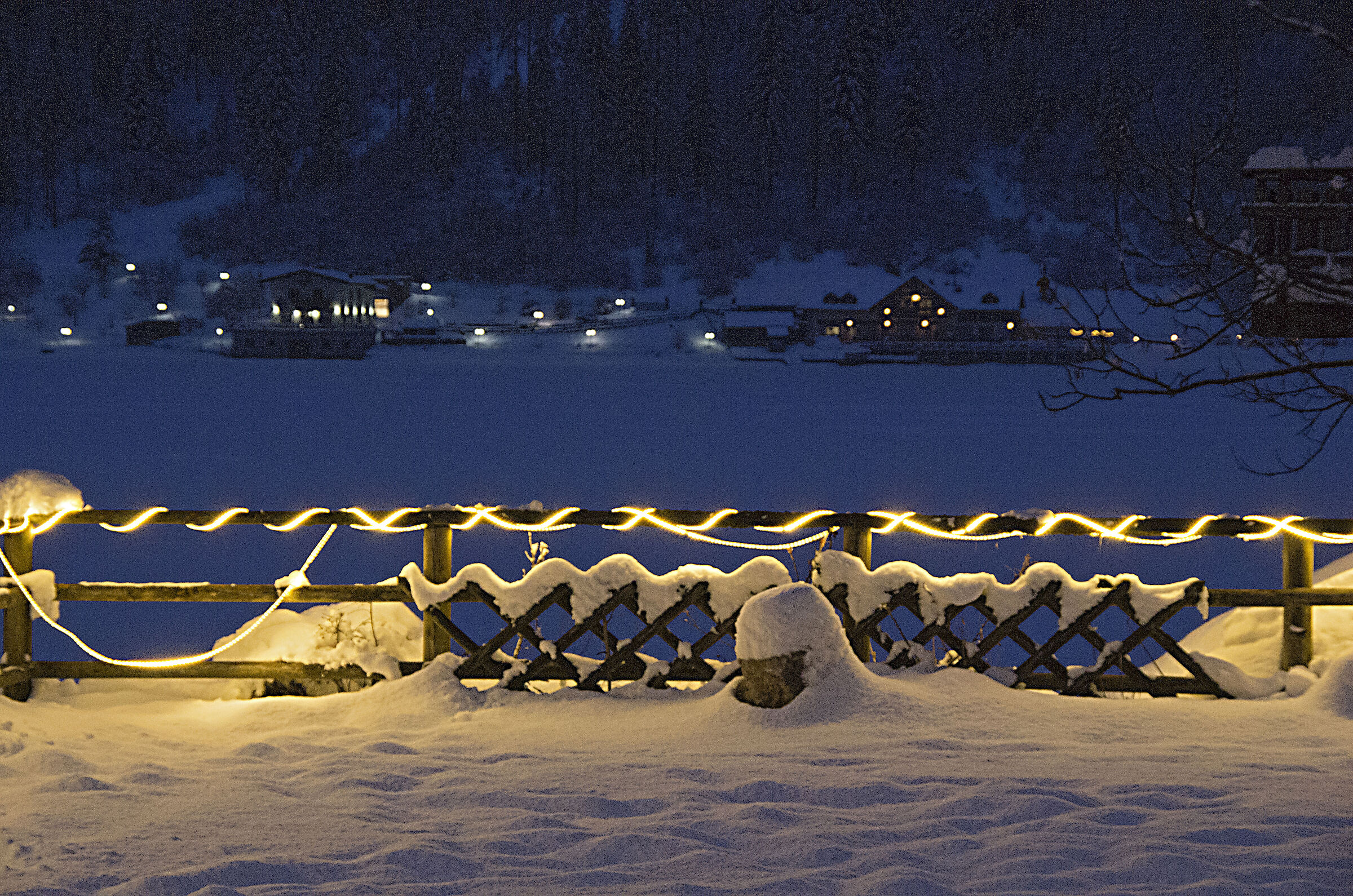 subito dopo una abbondante nevicata sul lago