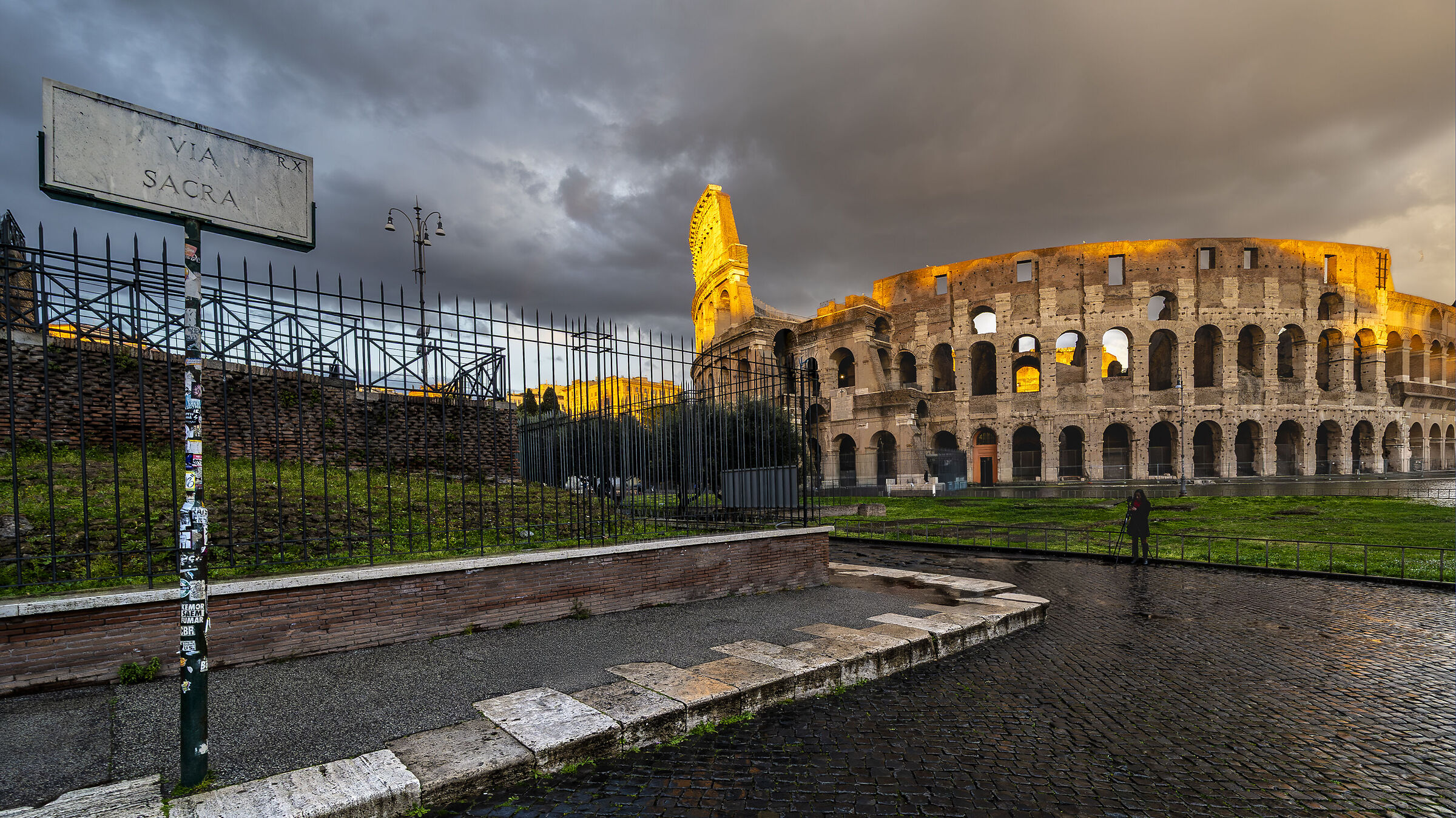 Una carezza di luce sul Colosseo