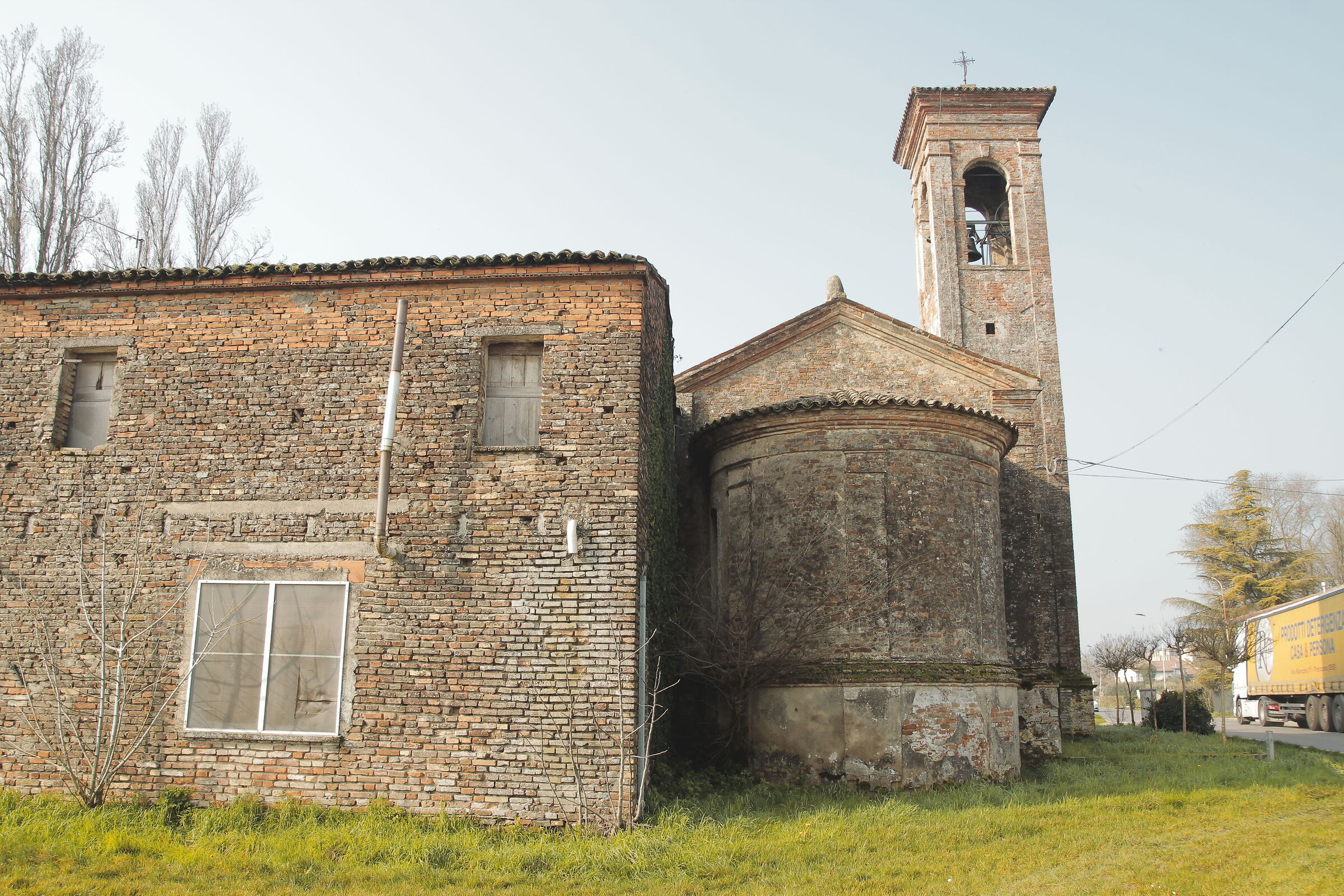 con gli occhi chiusi