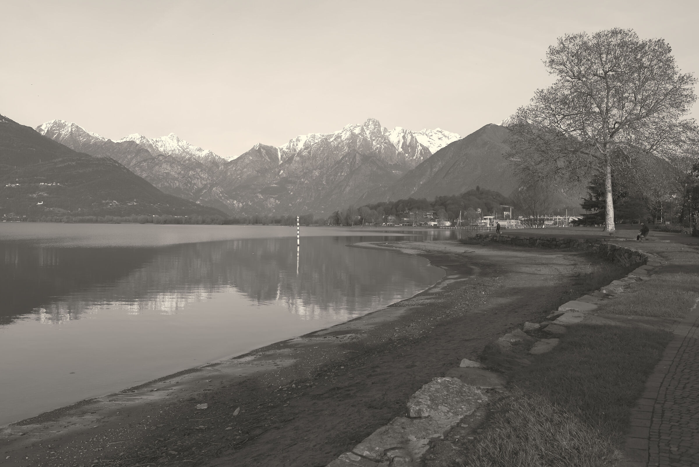 Colico - BN - Panorama from the lakefront