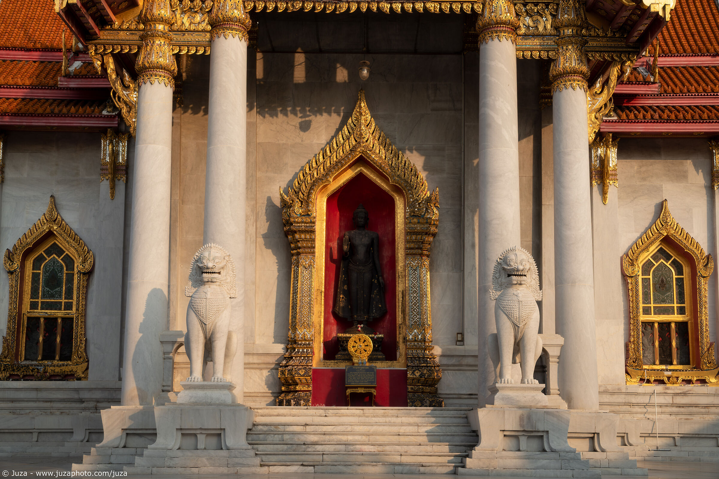 Rosso e oro, Wat Benchamabophit