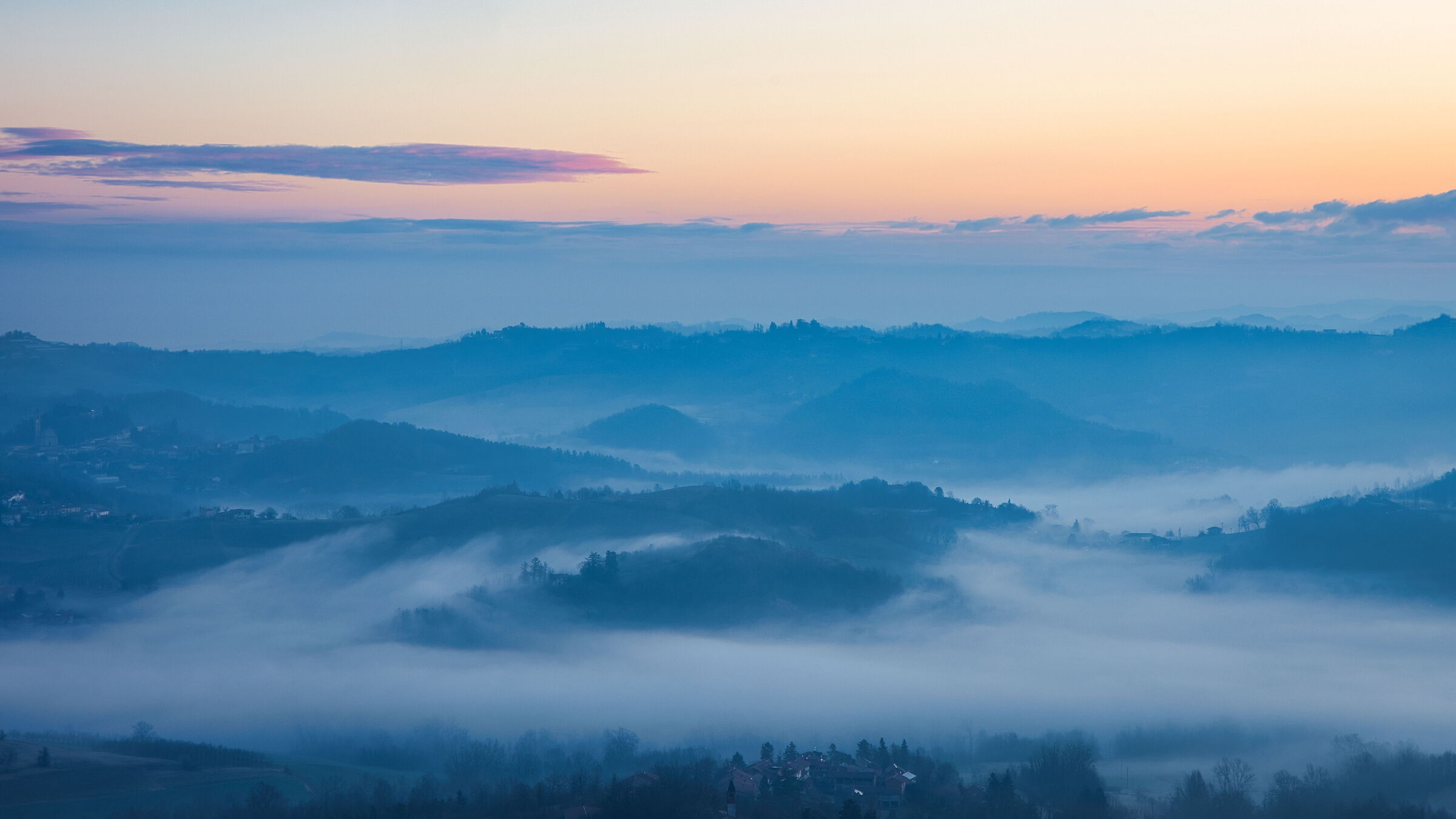Stratificazioni nella nebbia