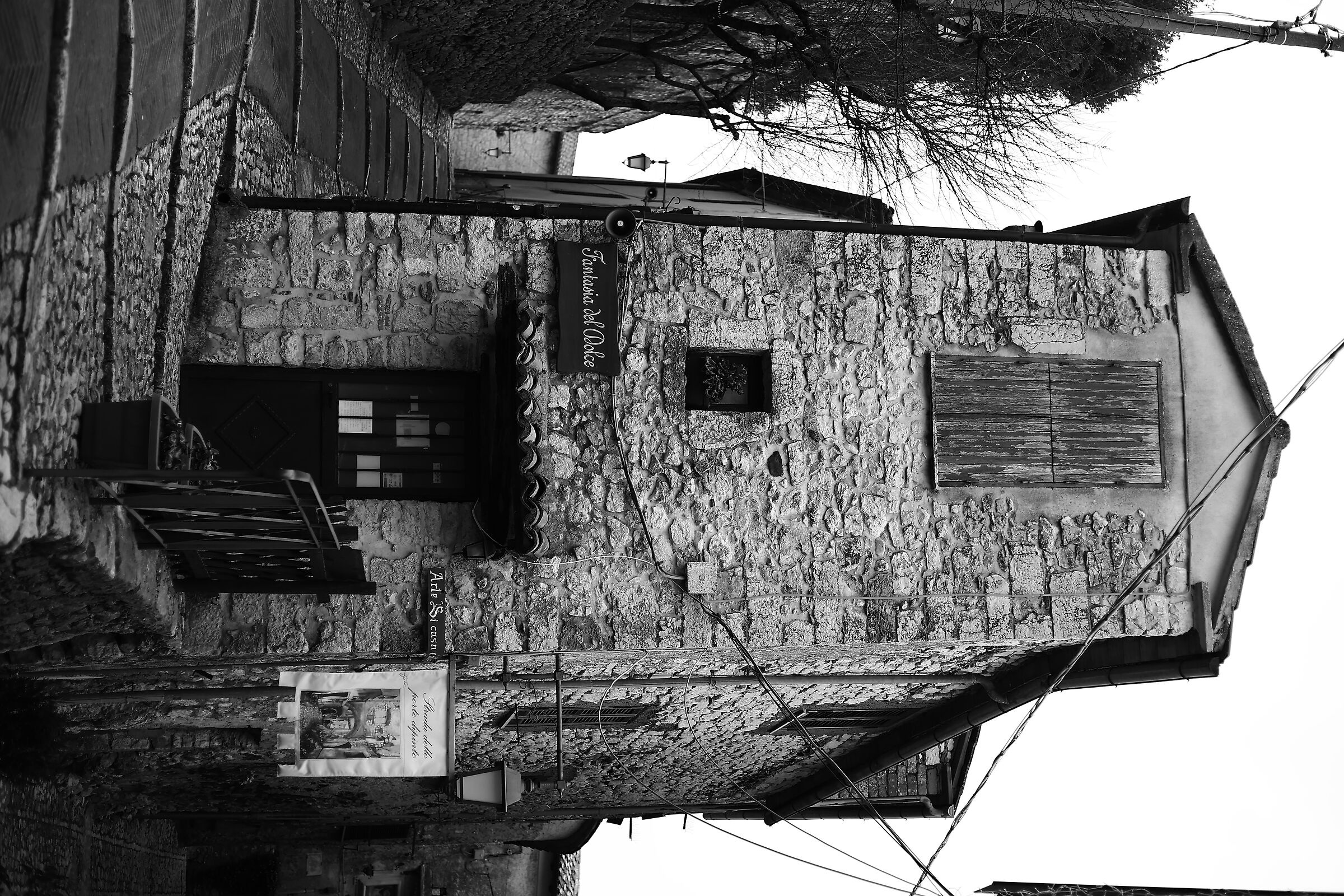 Among the alleys of Fumone