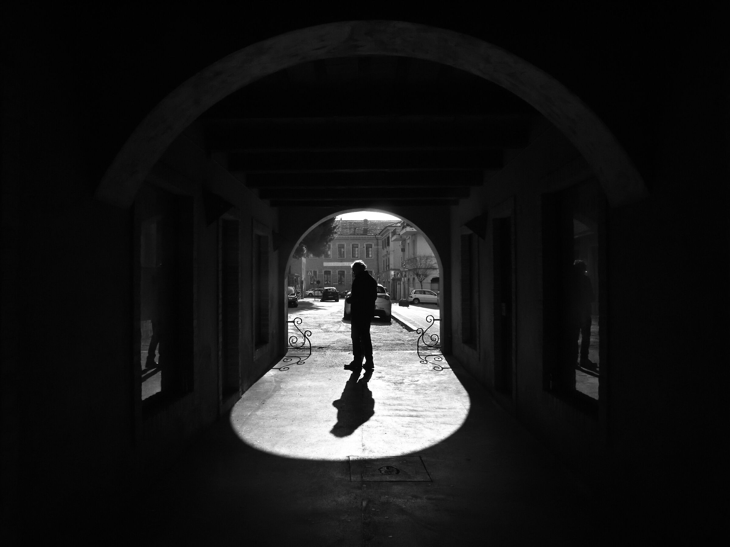contrasts under the arch