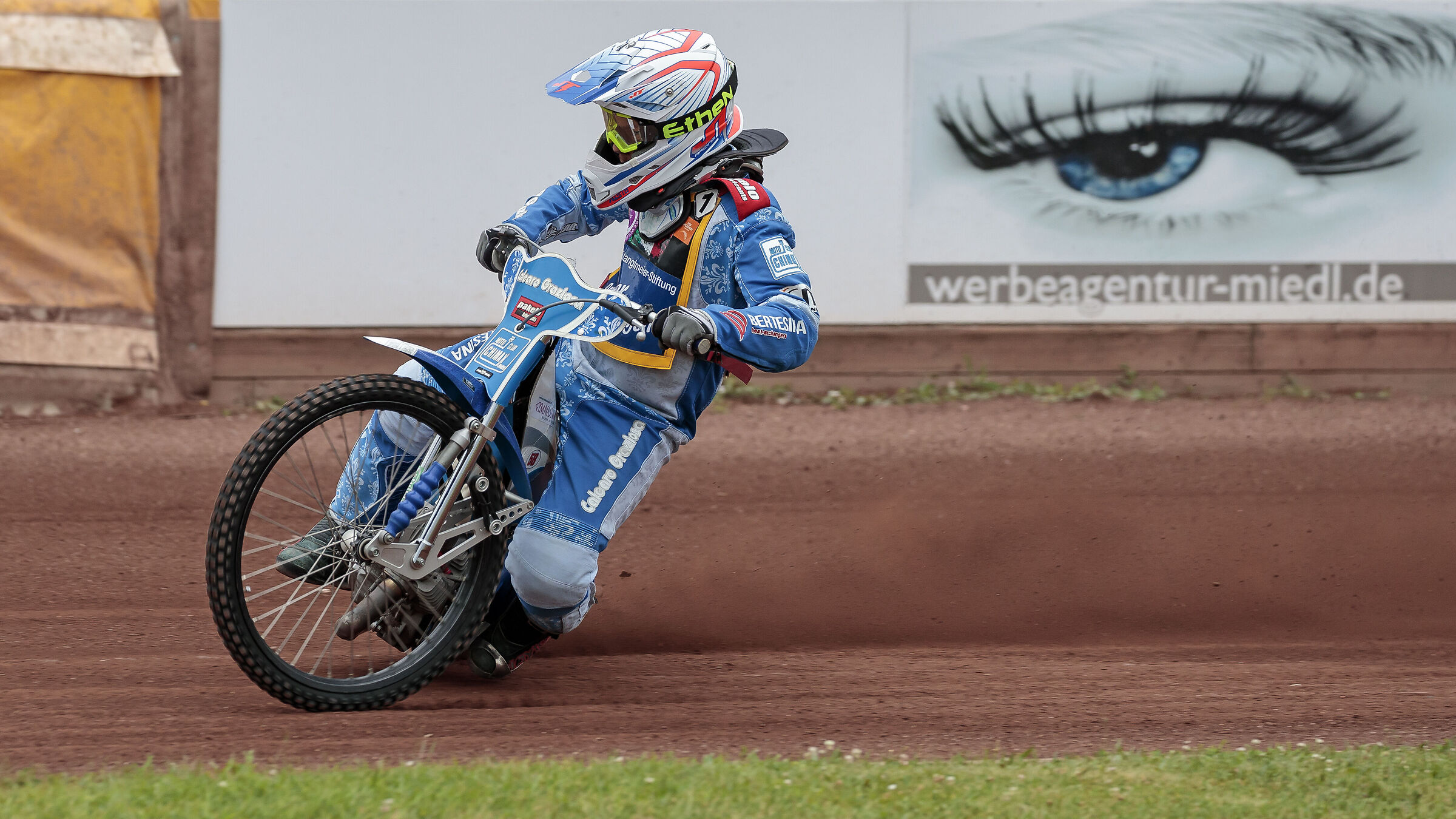 Abensberg Speedway - ... Ocio to the curve !