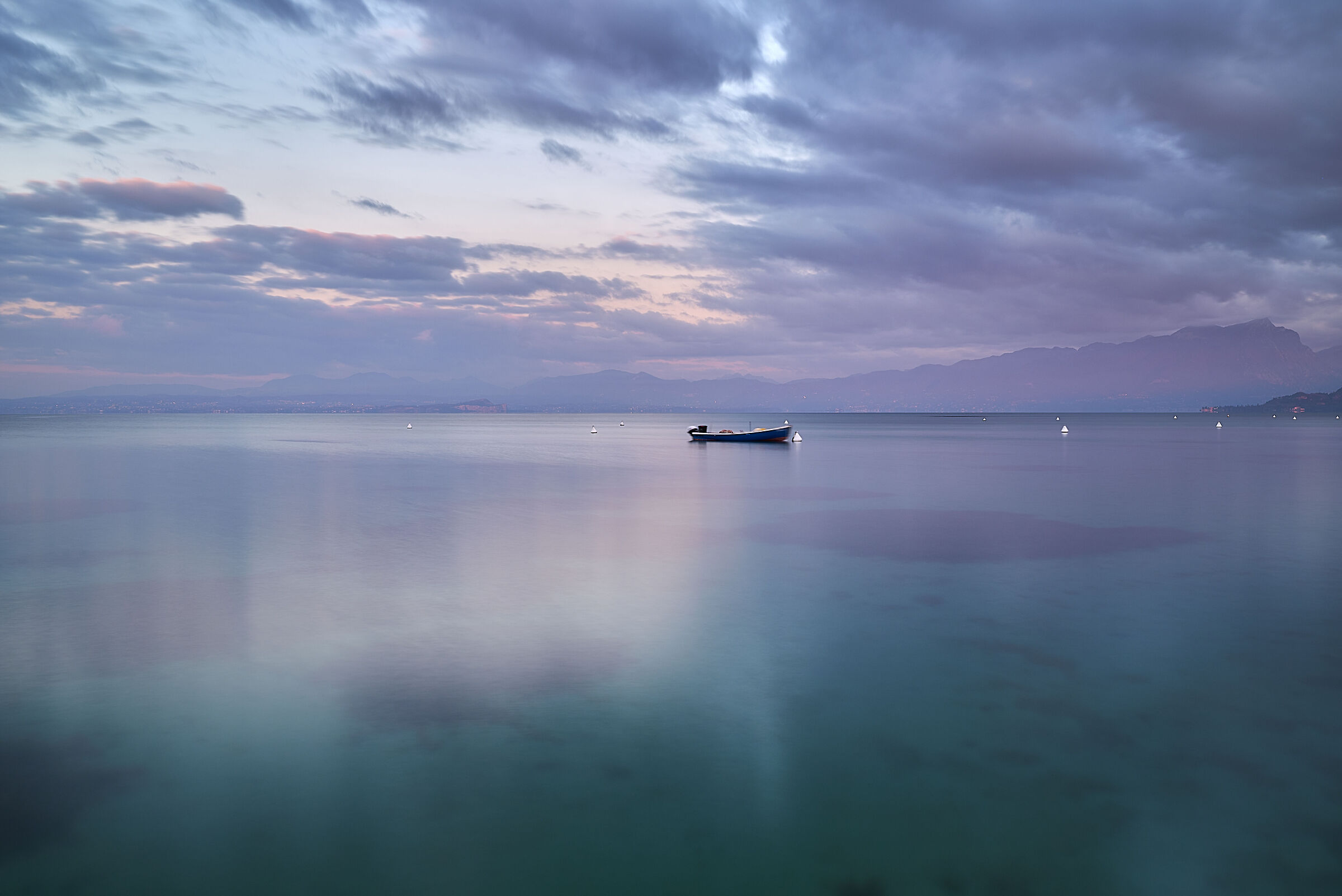 Equilibrium on infinity..