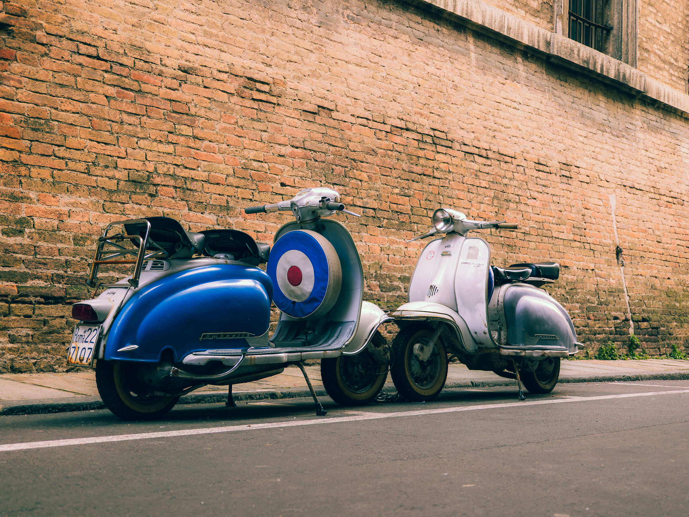 the kiss of the Lambrettas