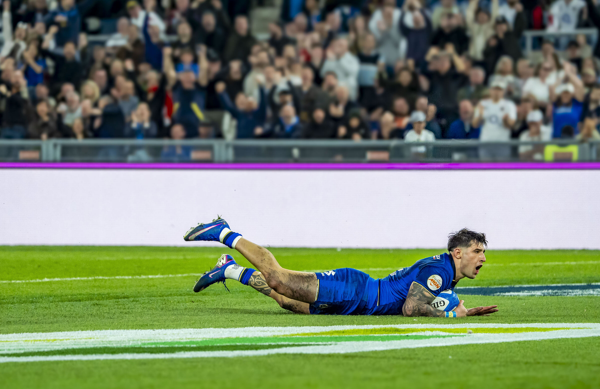 Rugby Italy vs England Tommaso Menincello scores Goal