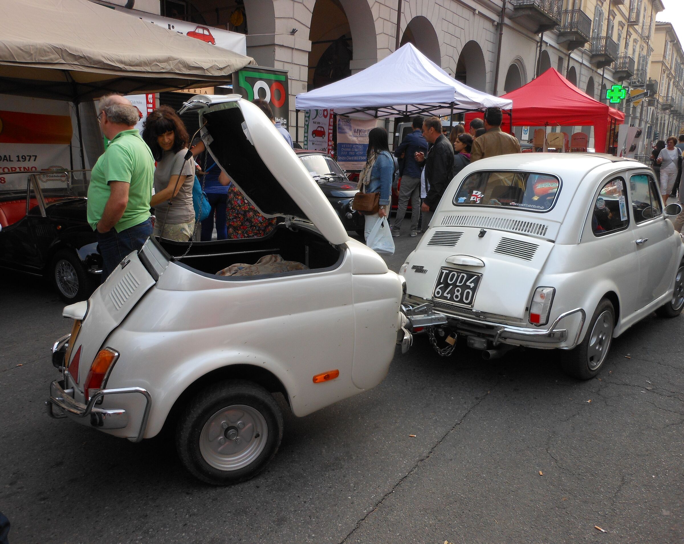 Cinquecento with trunk in tow