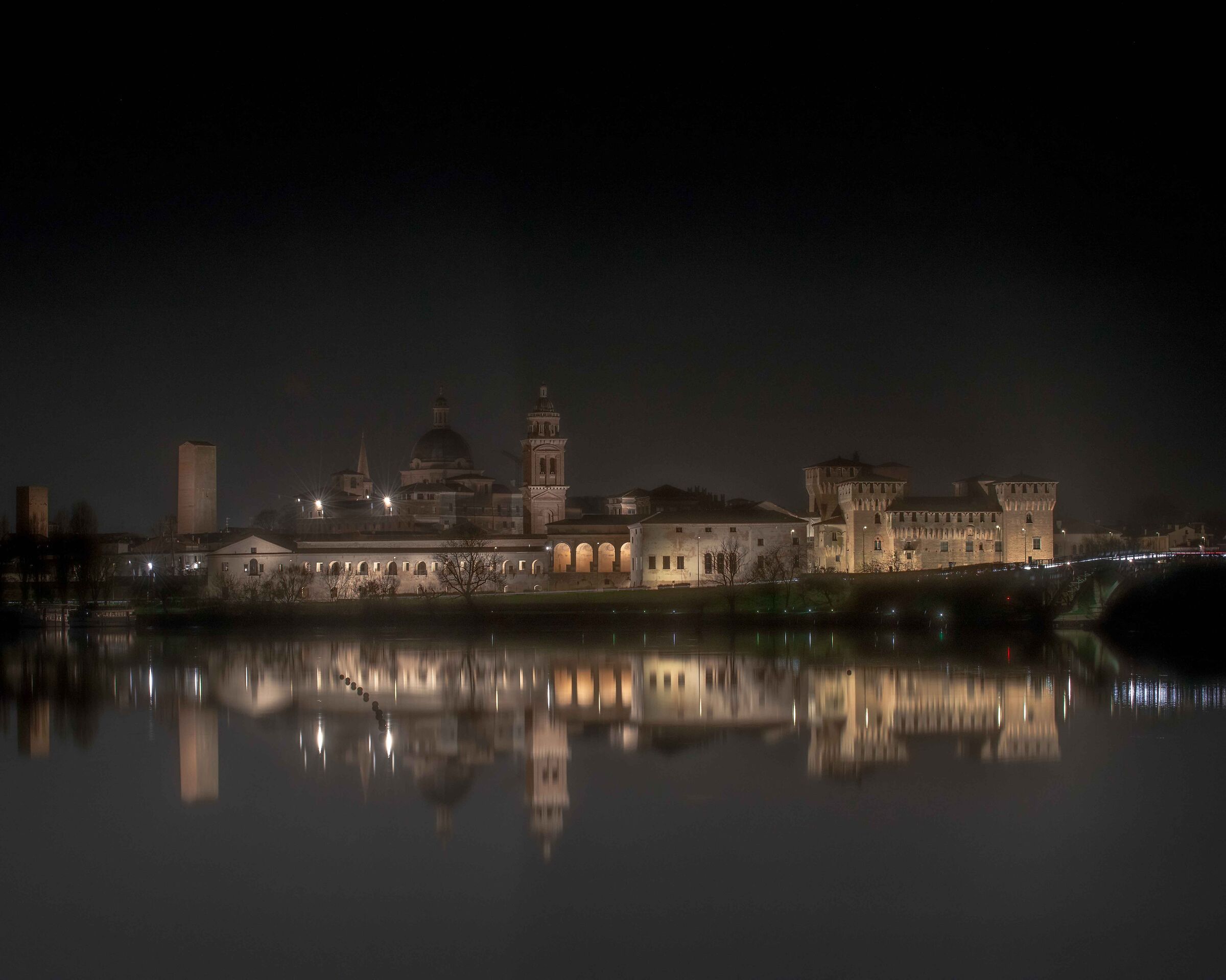 THE FOG, THE SHADOWS.... THE MAGIC OF MANTUA