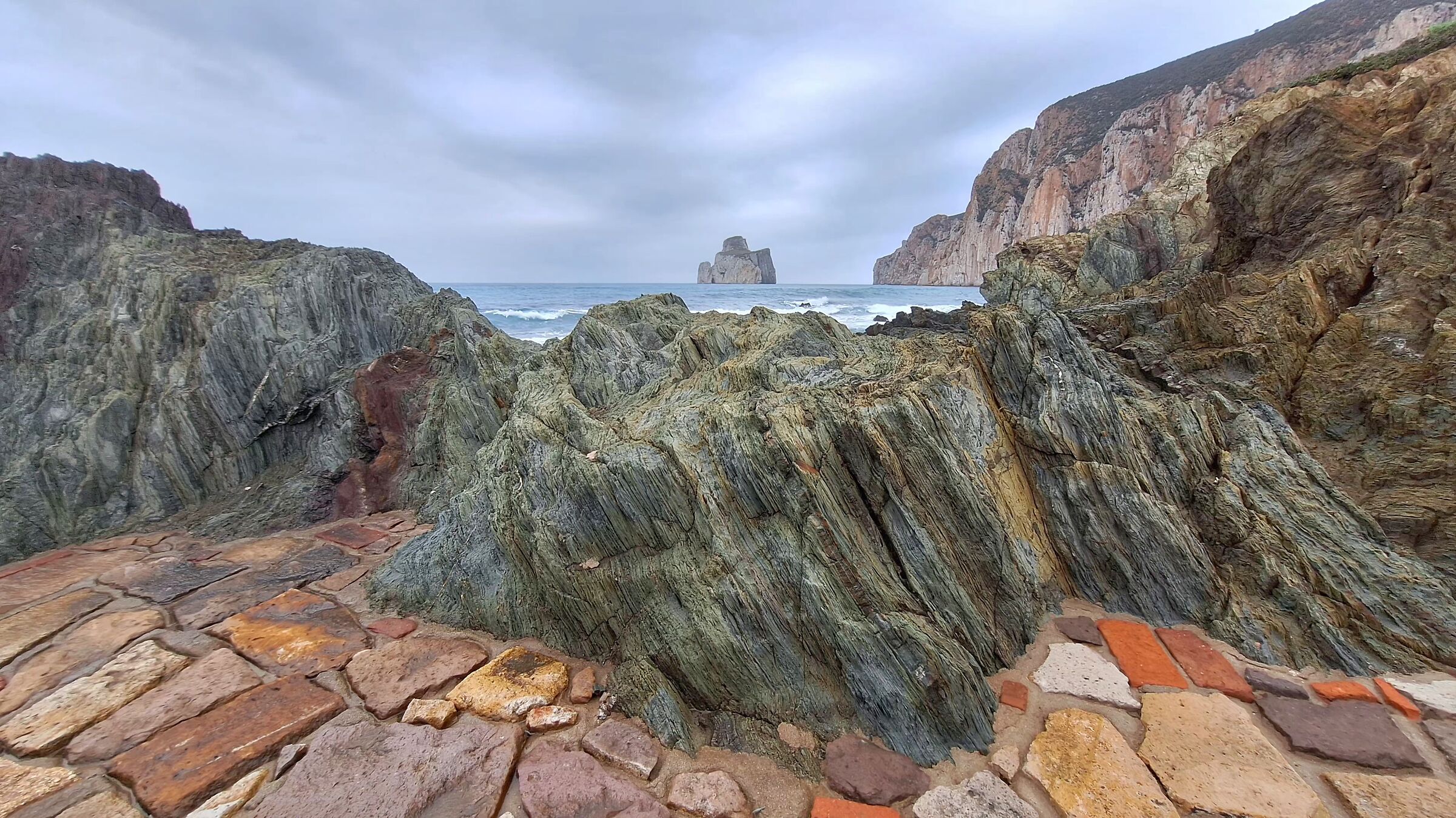 dalla roccia guardando il gigante delle rocce