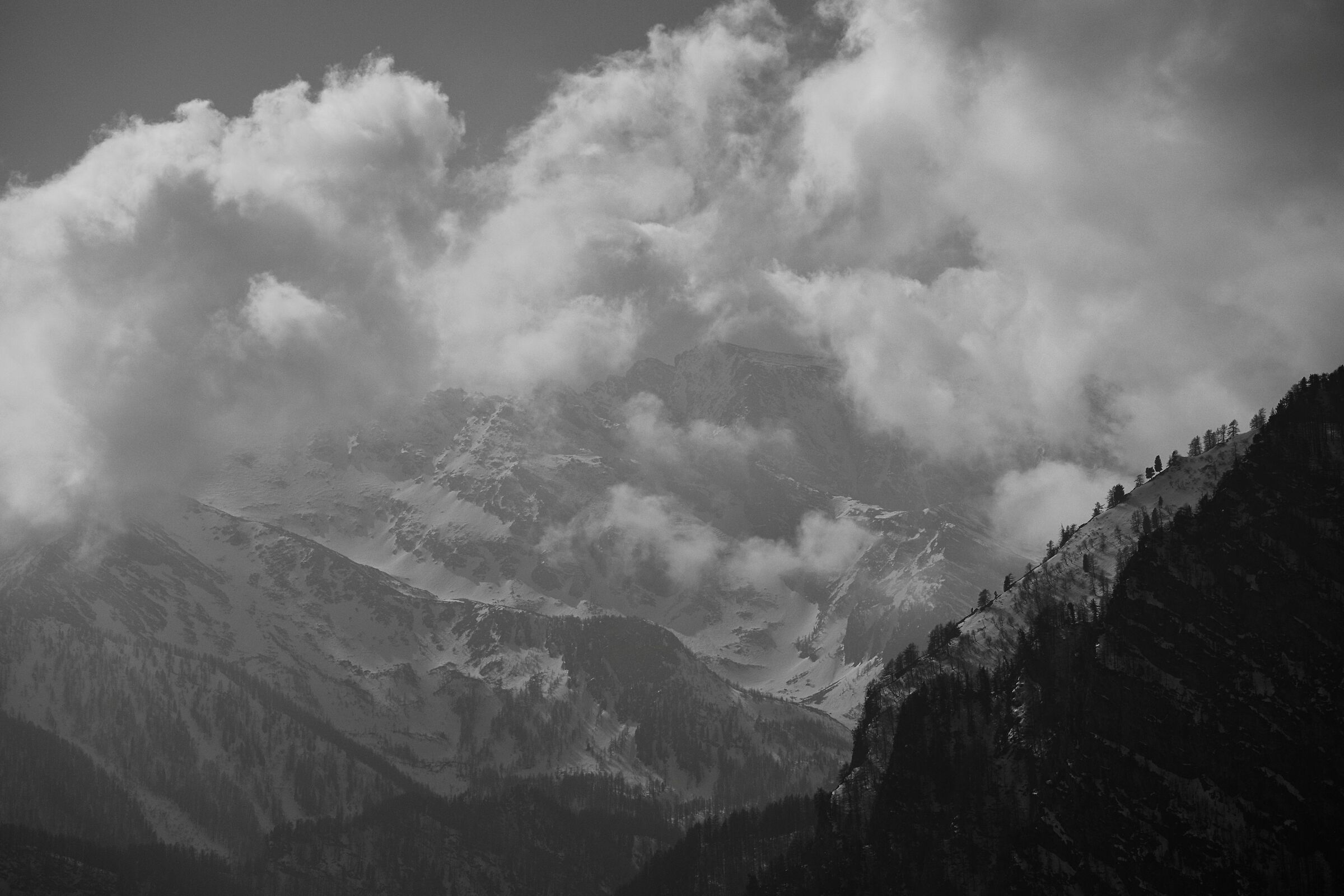 La montagna in bianco e nero