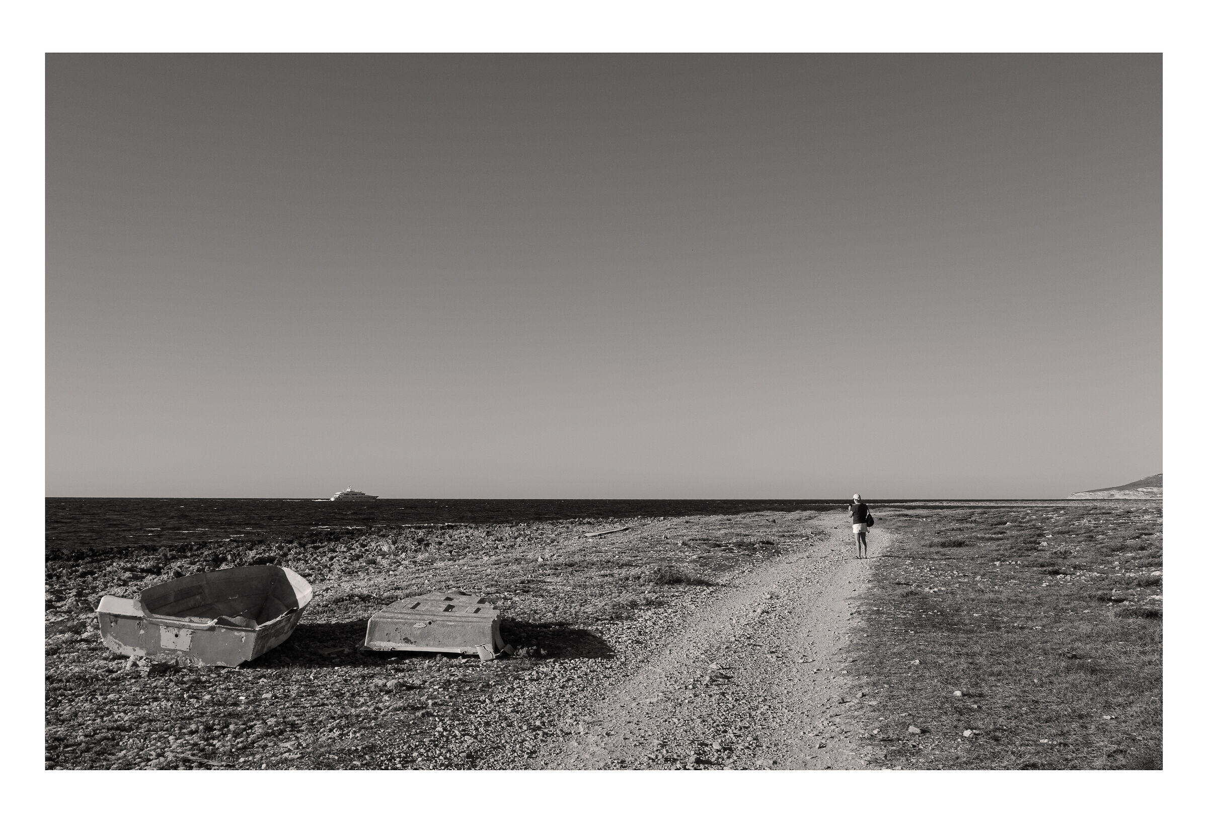 Leave the past, look at the horizon