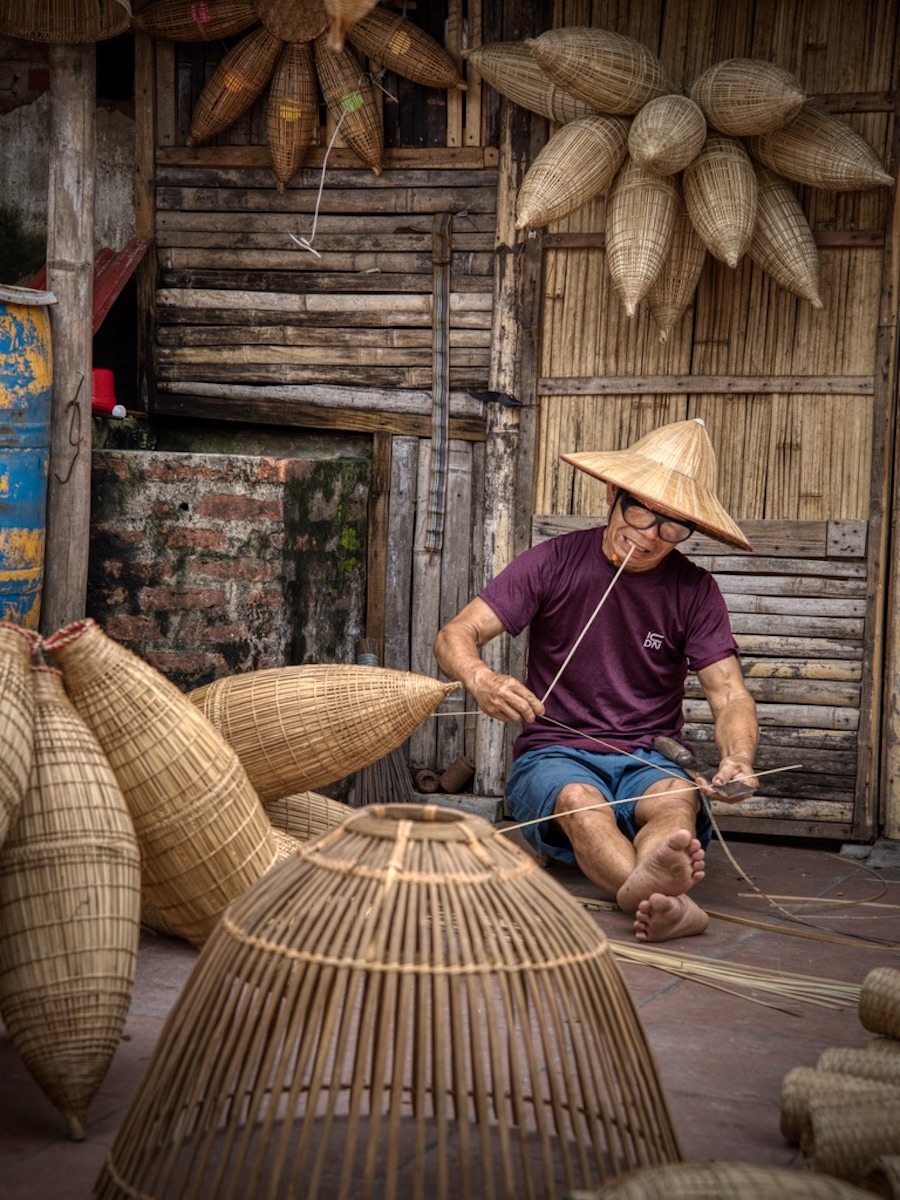 Vietnam del Nord - artigiano di trappole per pesci