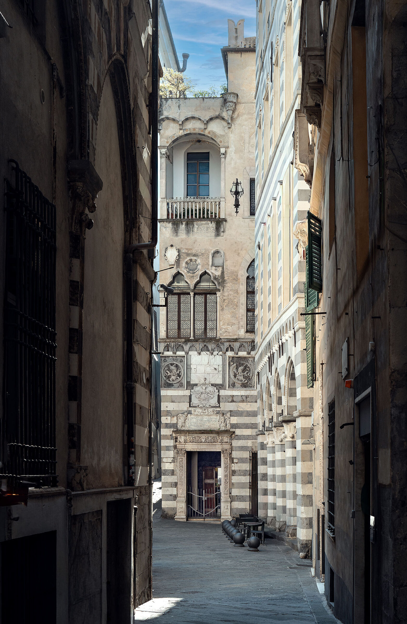 Glimpse of Piazza San Matteo