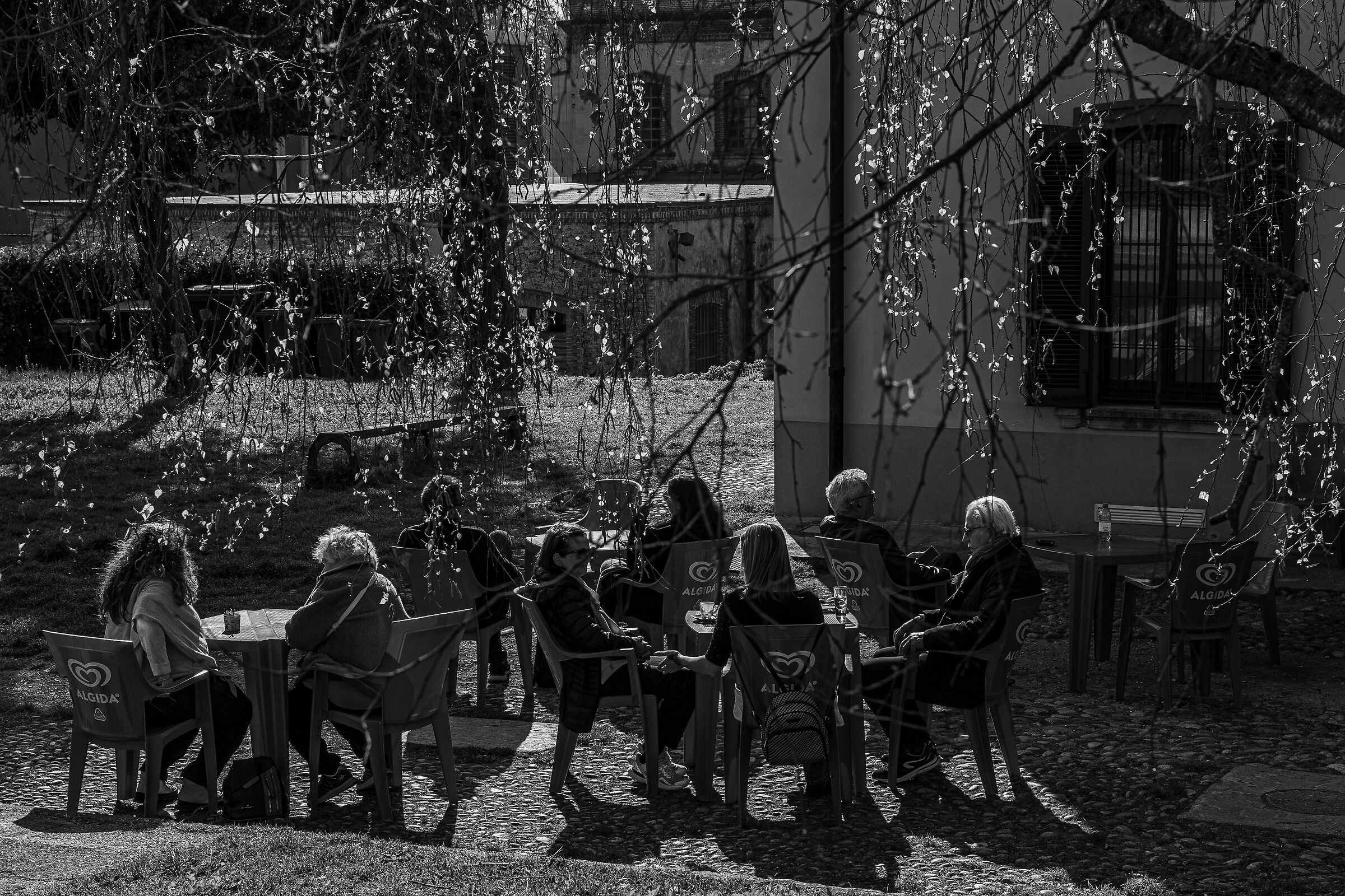 Relaxation against the light