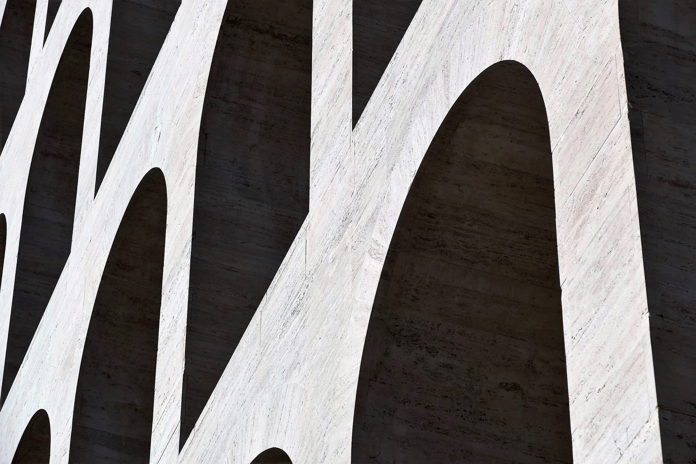 Facciata con vuoti e pieni.