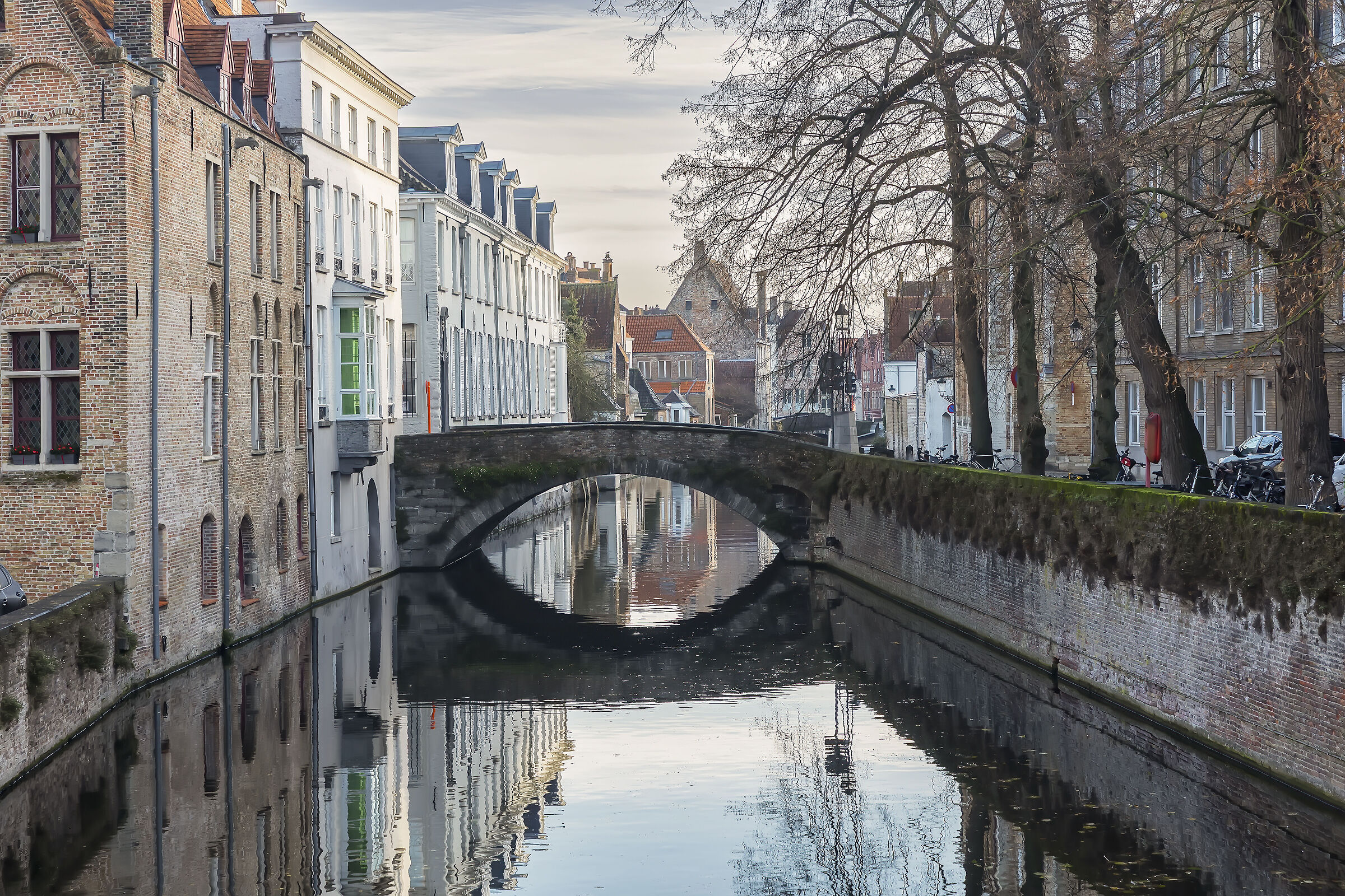 Bruges un canale