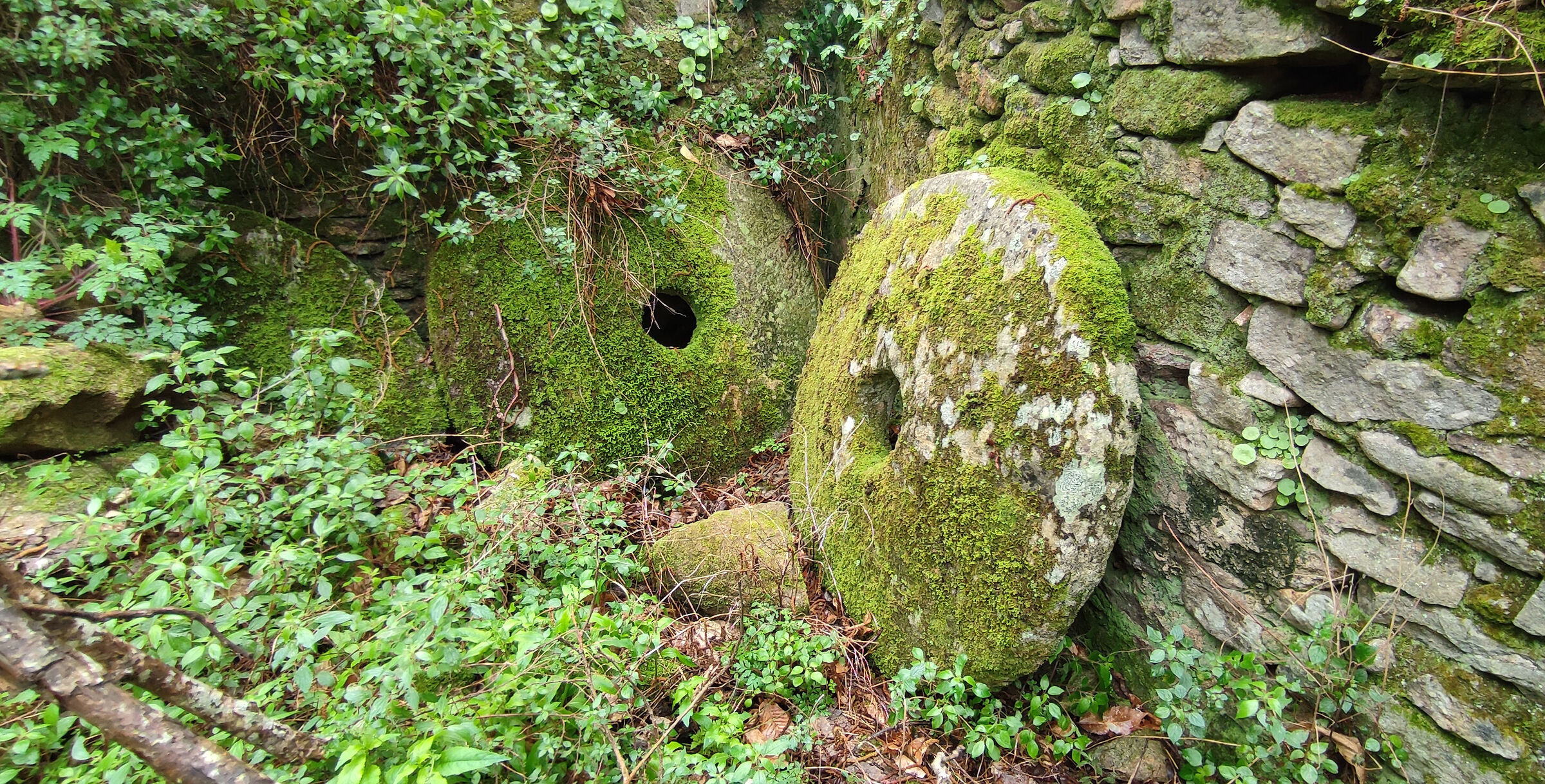 Millstones resting
