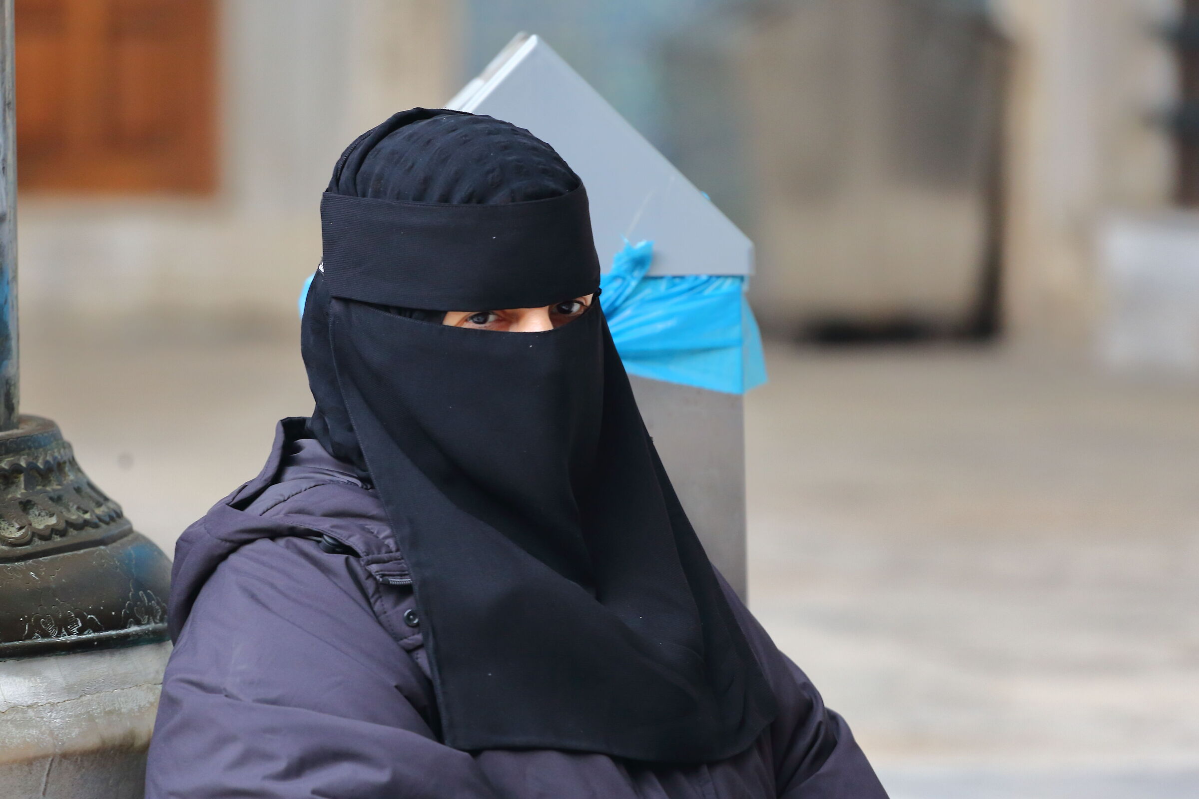 Women in the mosque - 02