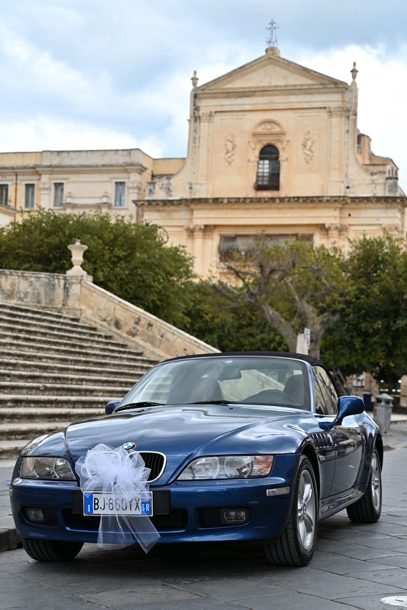 Waiting in front of the Cathedral NOTO (SR)