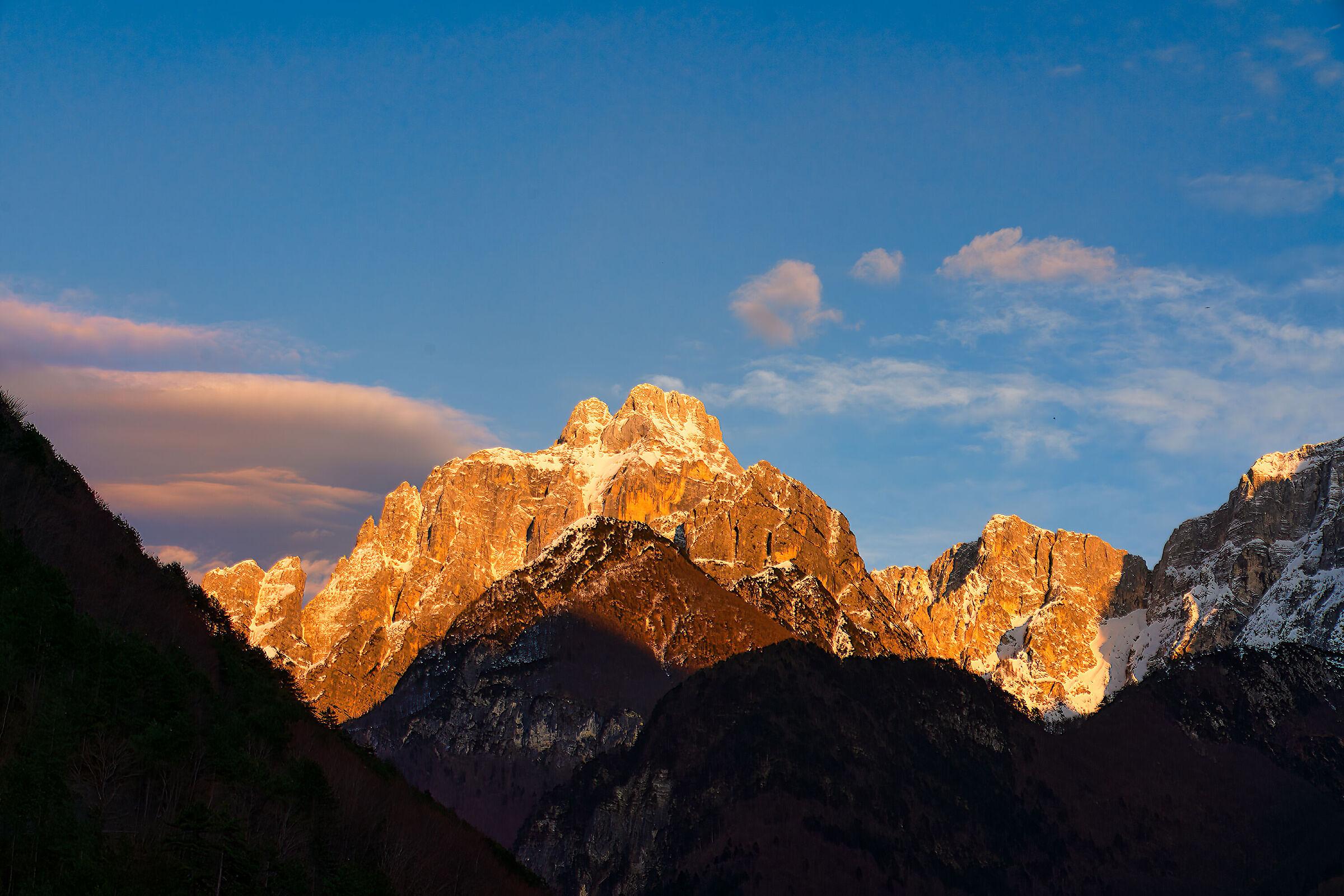 Tramonto sul Jof del Montasio , alpi Giulie