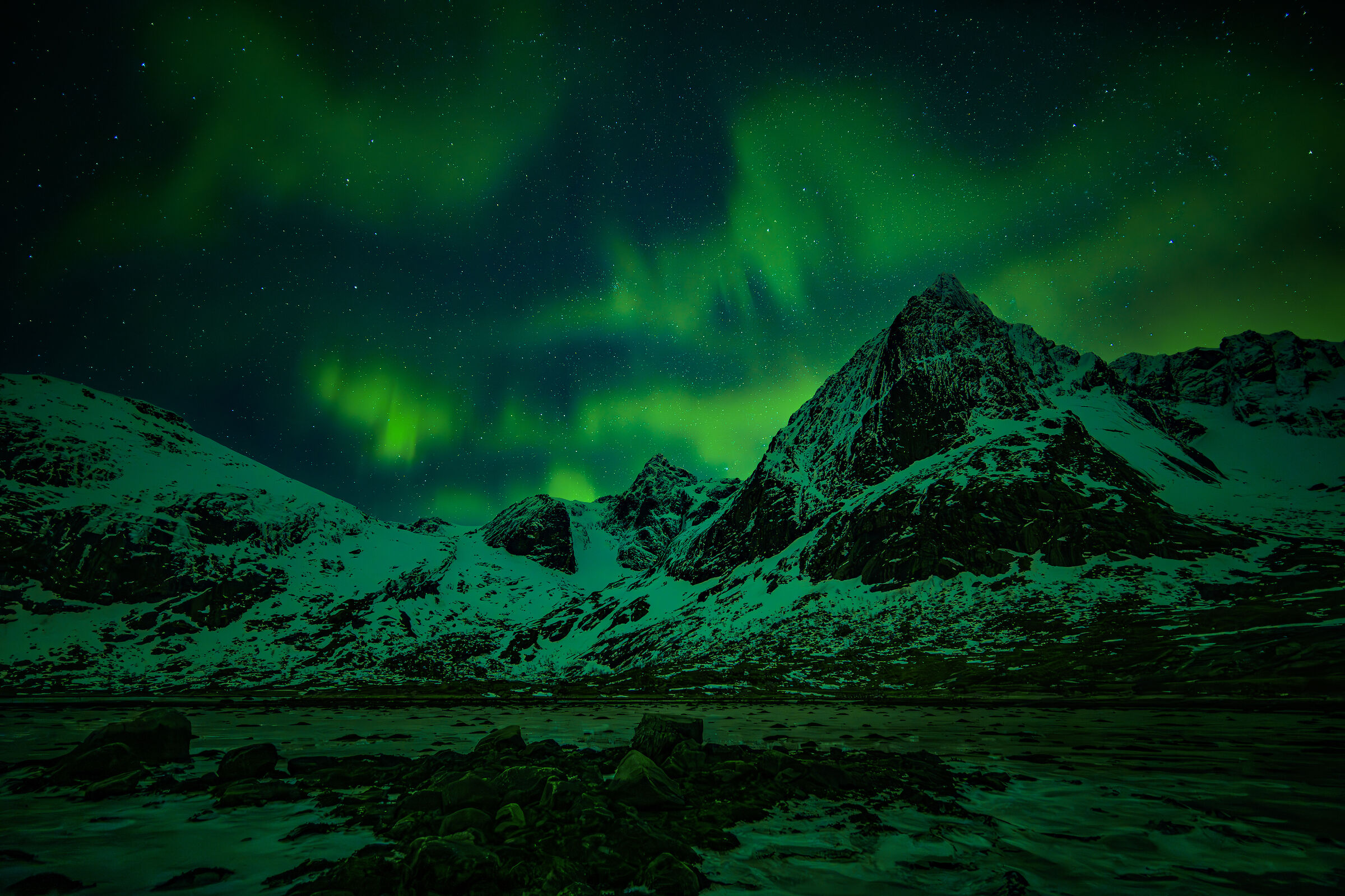 Chasing northern lights all nigt long