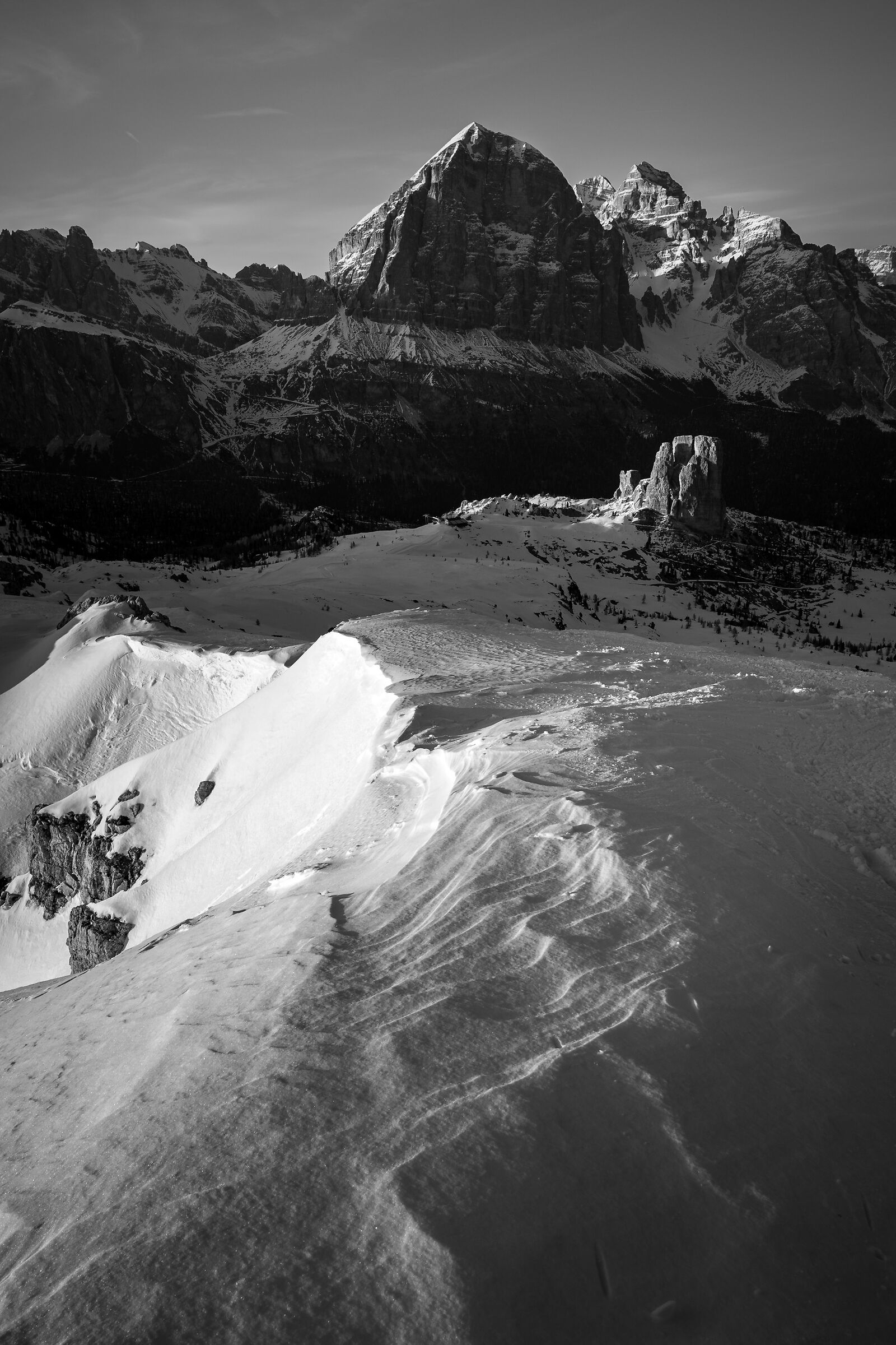 Uno sguardo in B/N verso la Tofana...