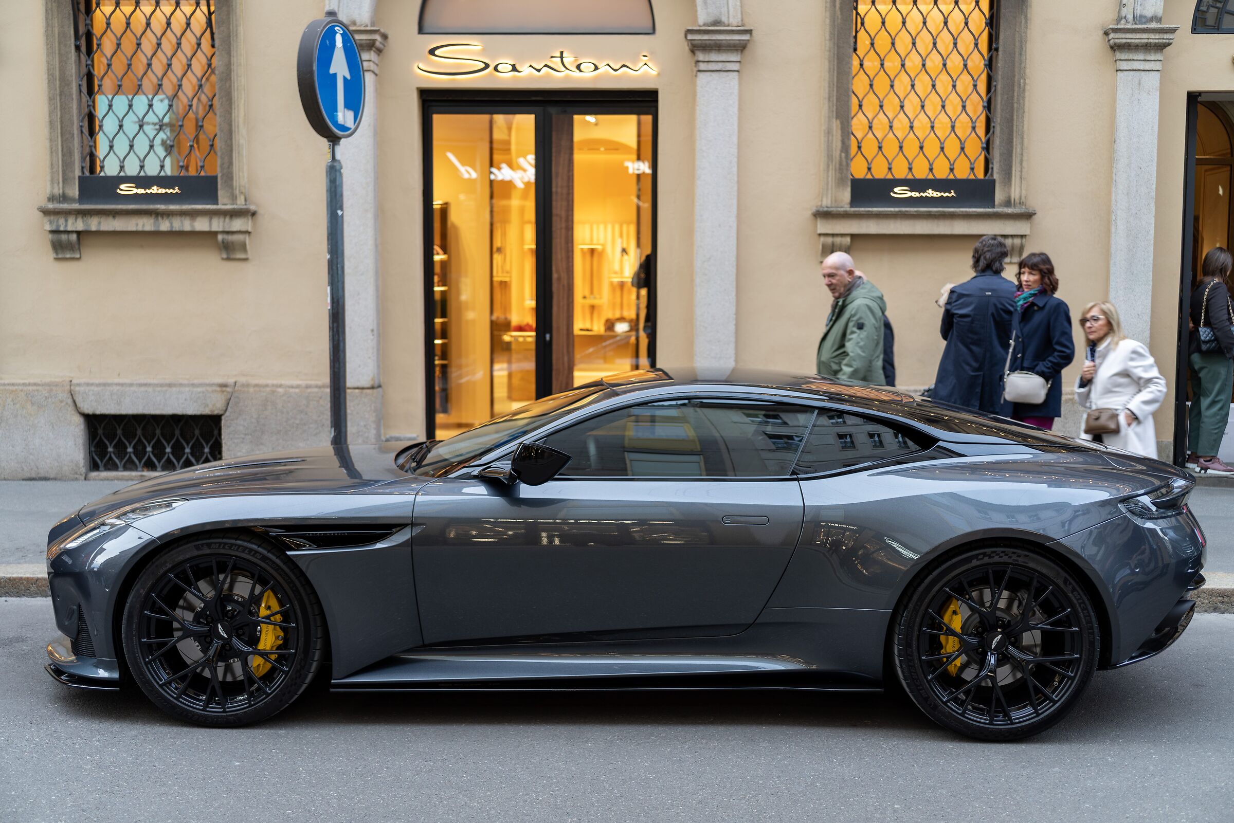 Aston Martin db12