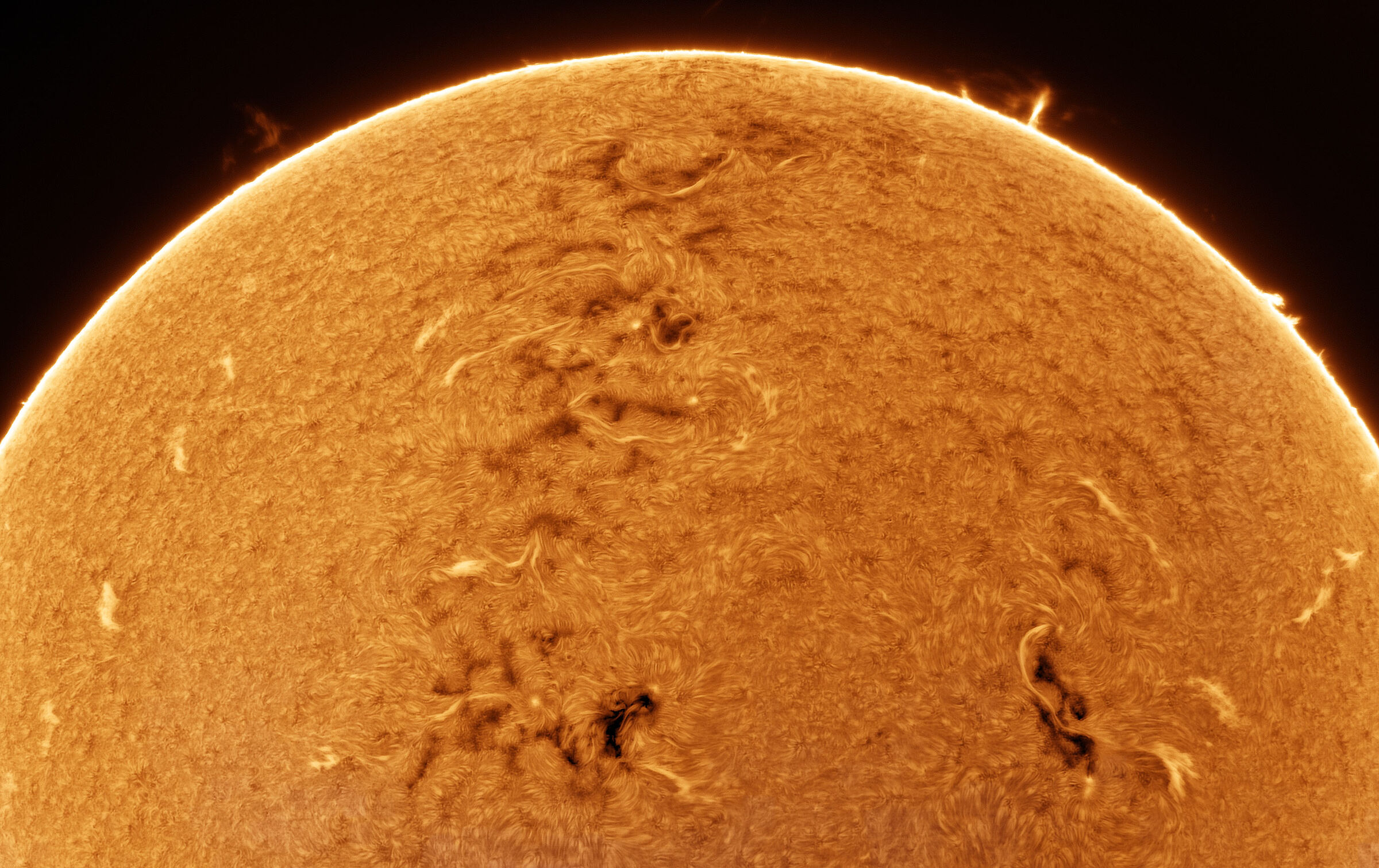 The frightening charm of the Sun!