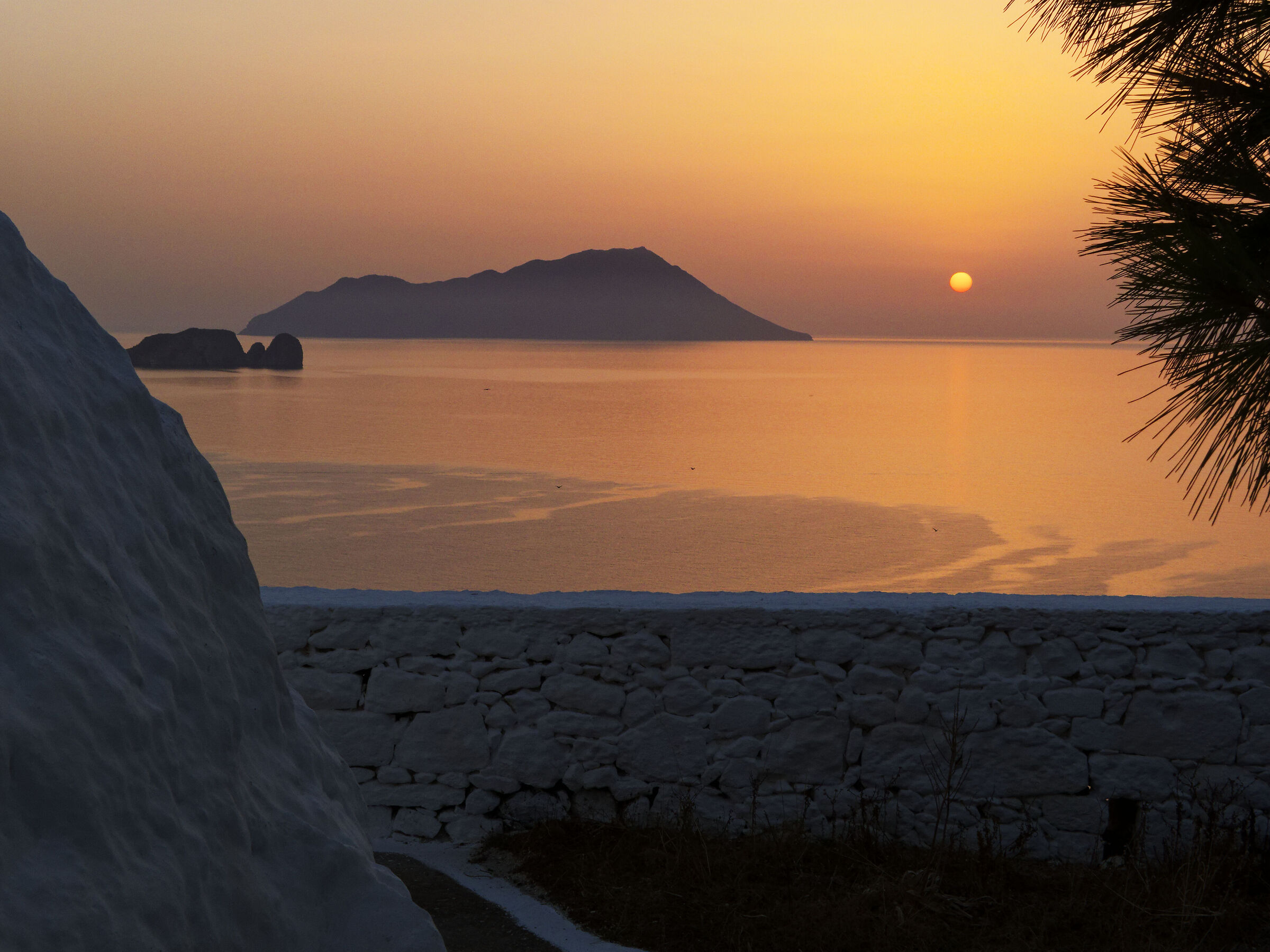 Tramonto a Milos