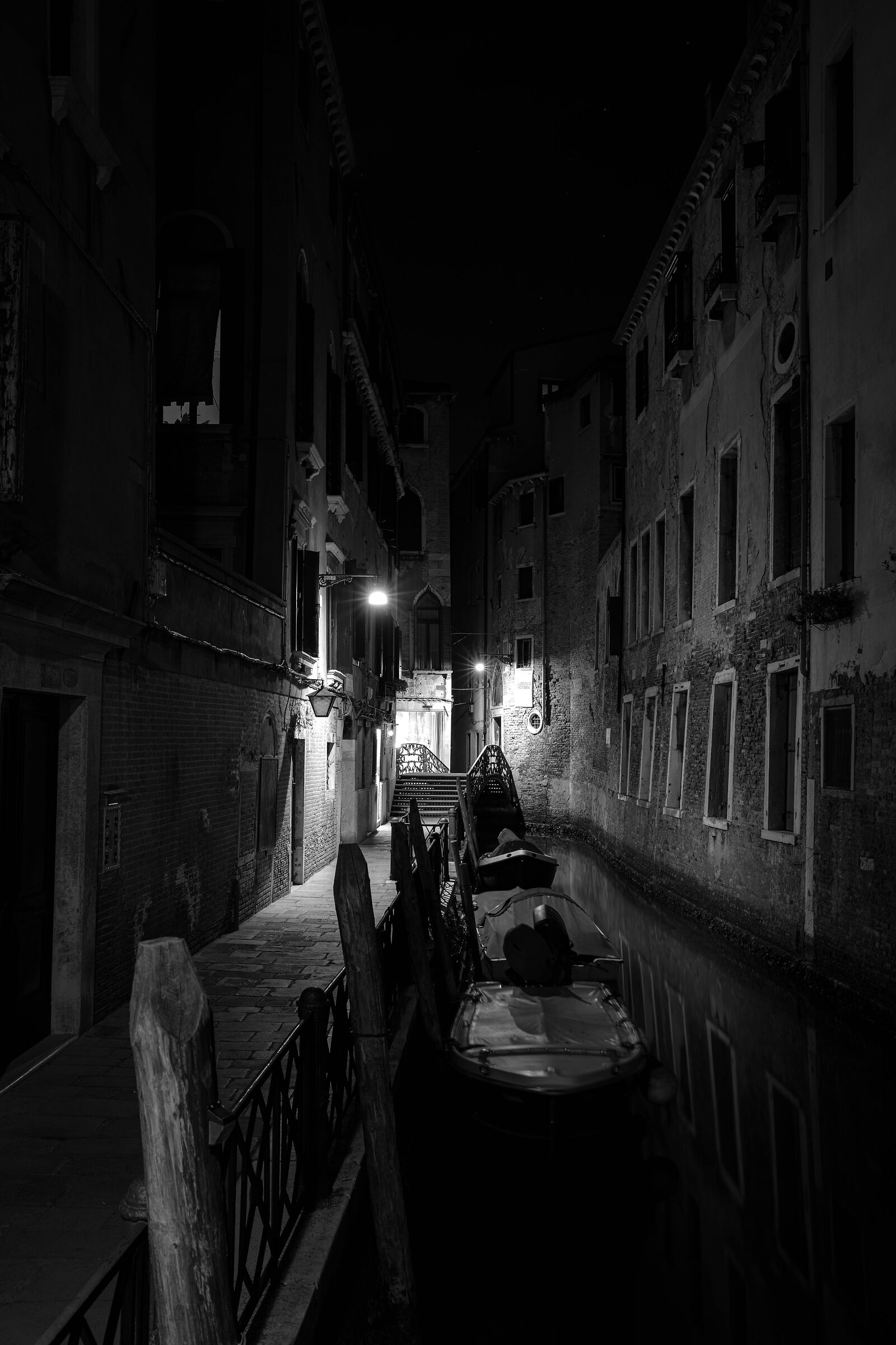 Venetian B/W