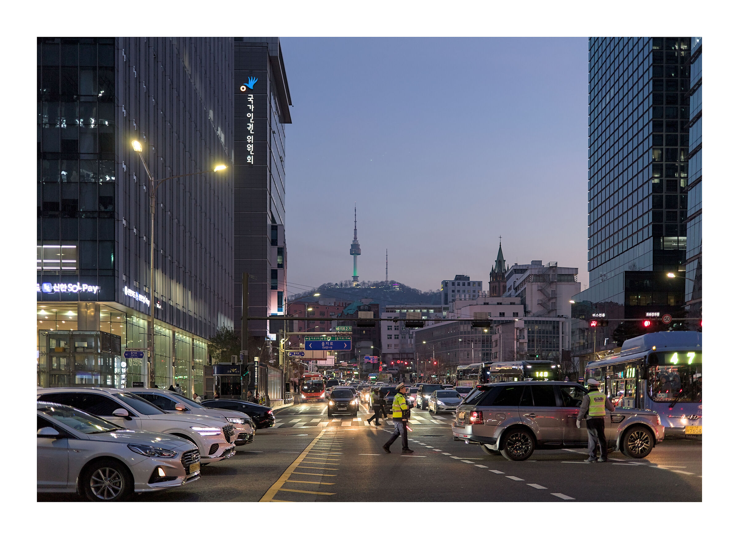 Namsan tower; Traffic and cross