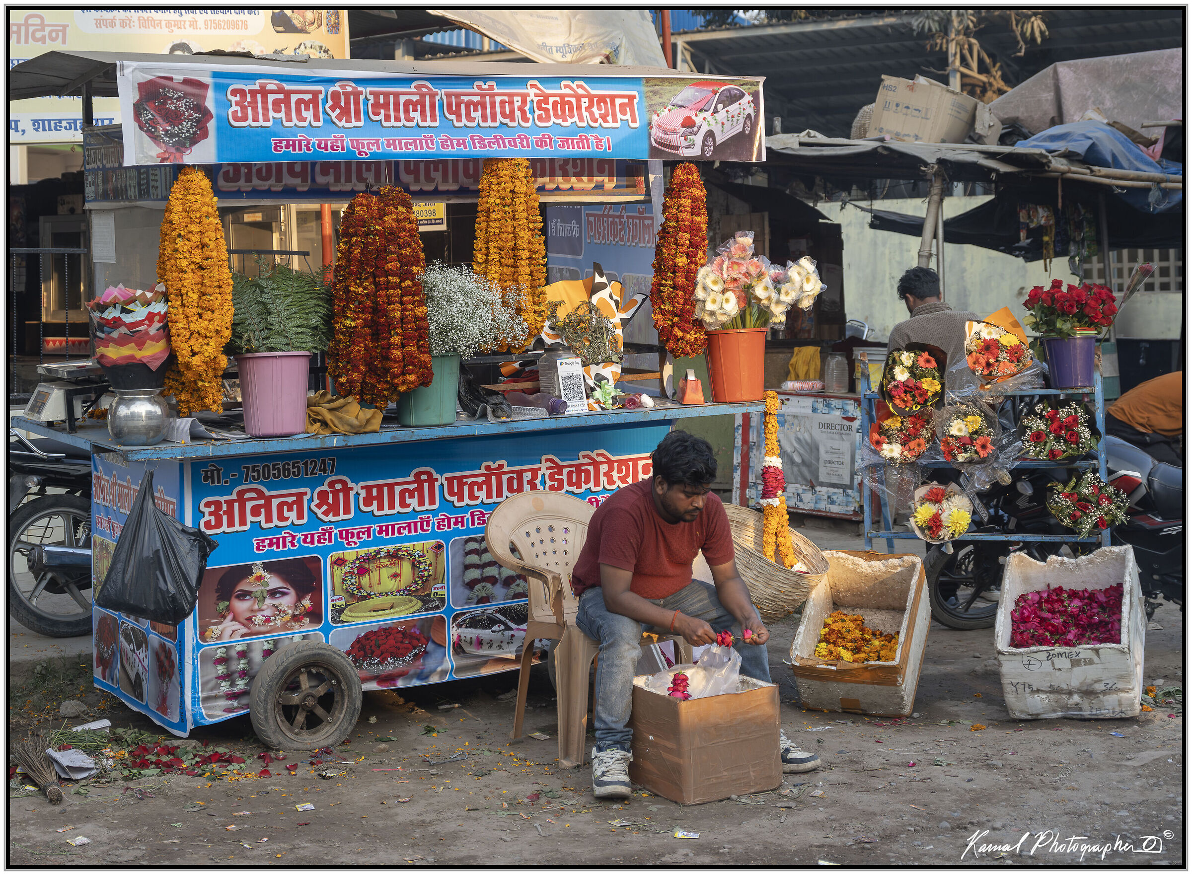 Un venditore di fiori (India)