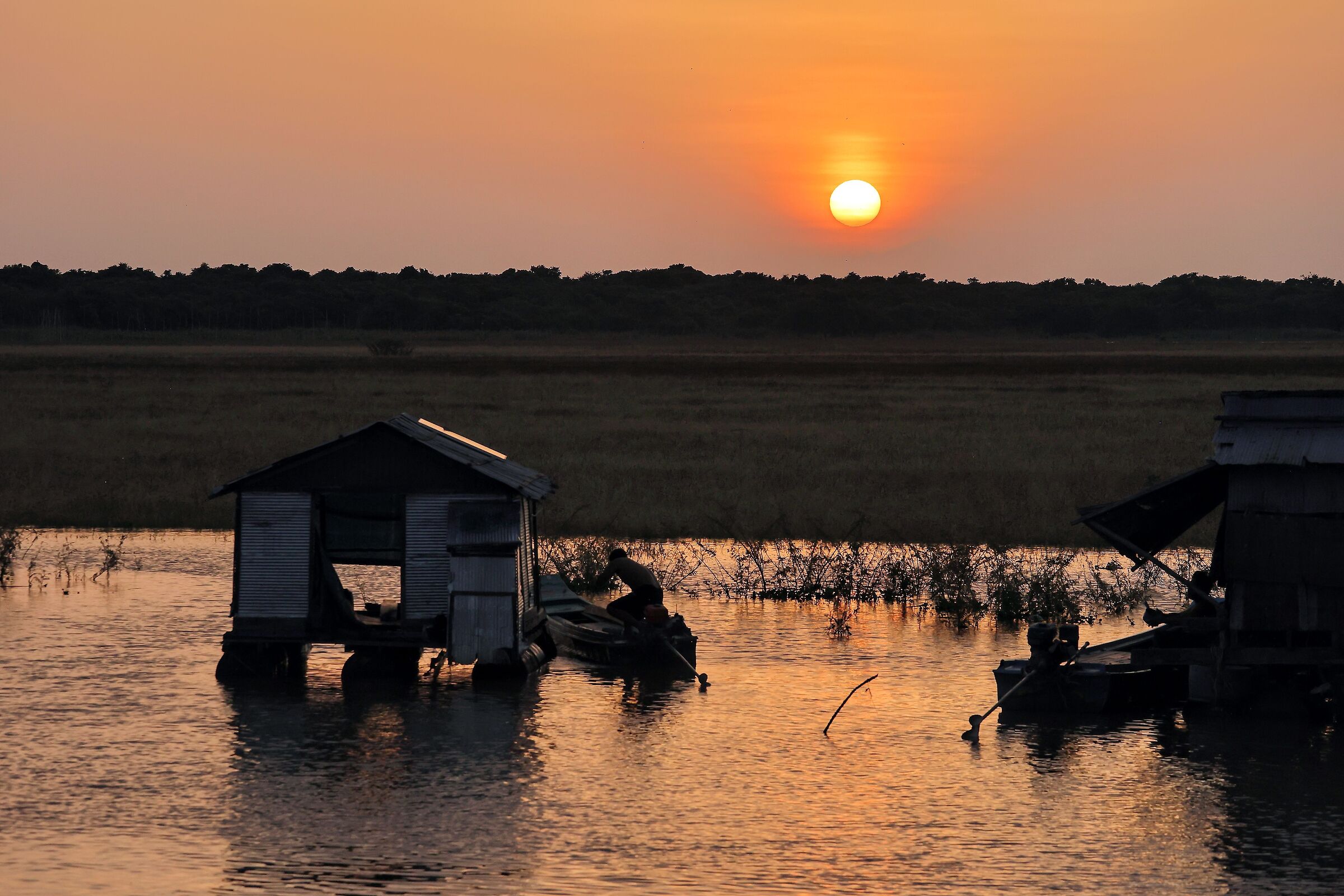 L'ormeggio tra i colori del tramonto