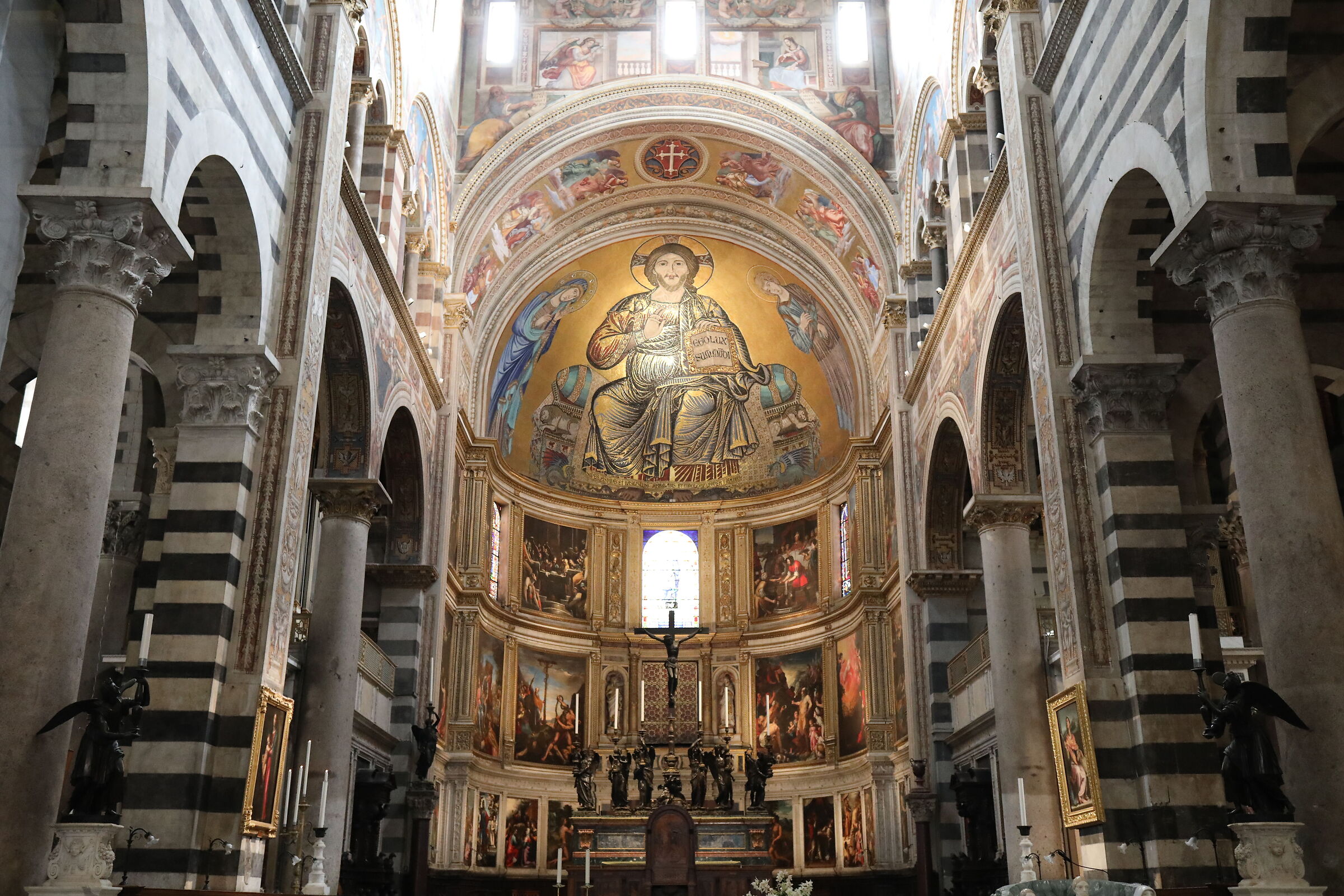 @" ISO 6 Thousand 400 " Canon 5 D IV, 35 F.2 IS Usm