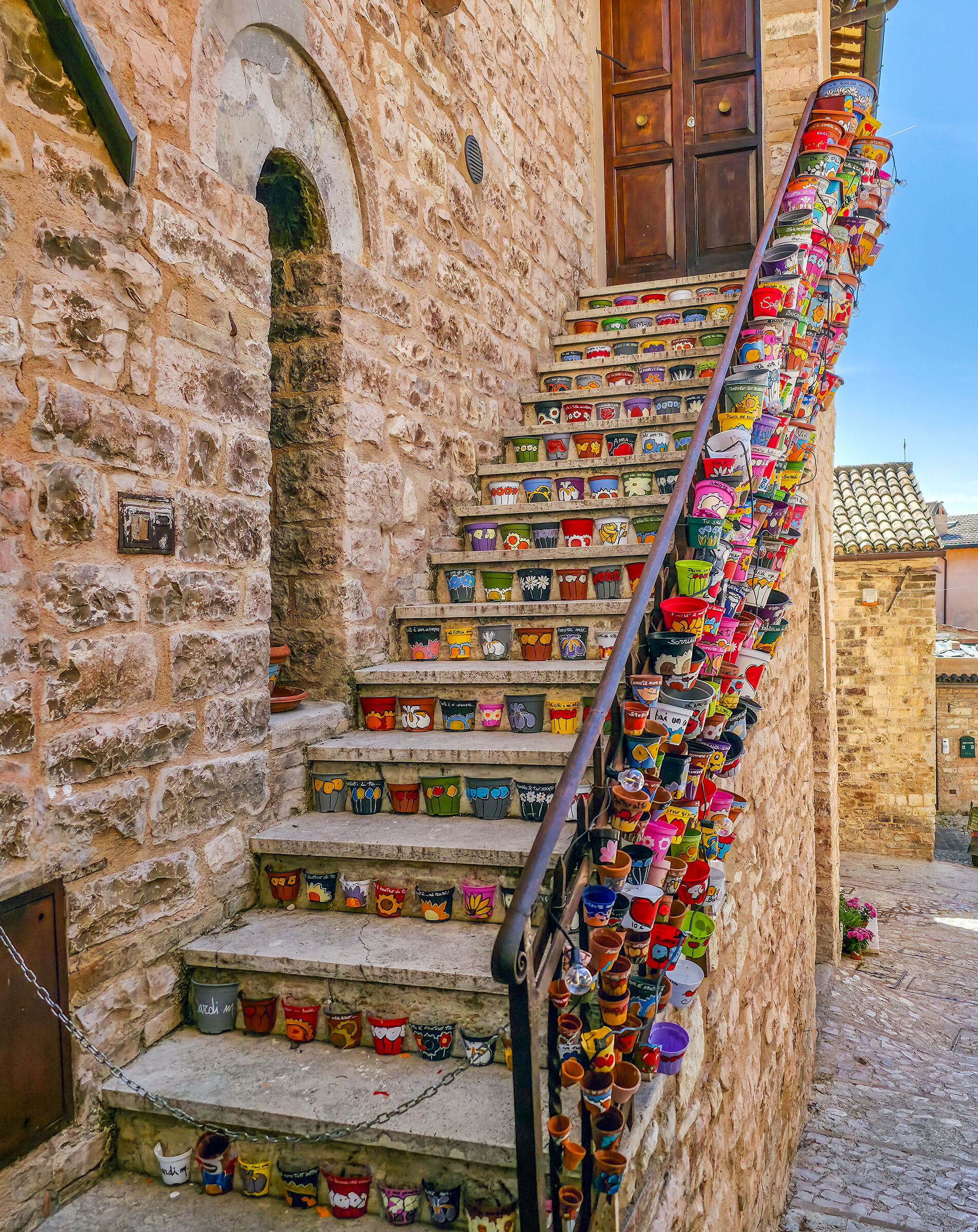 The staircase of the vases