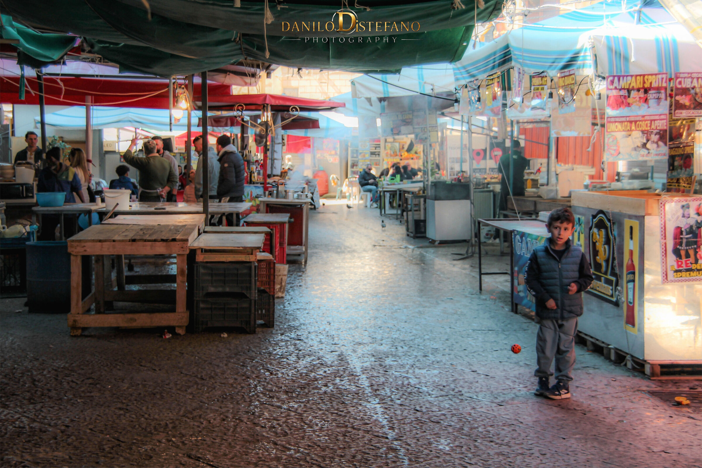 Under the awnings of ballarò
