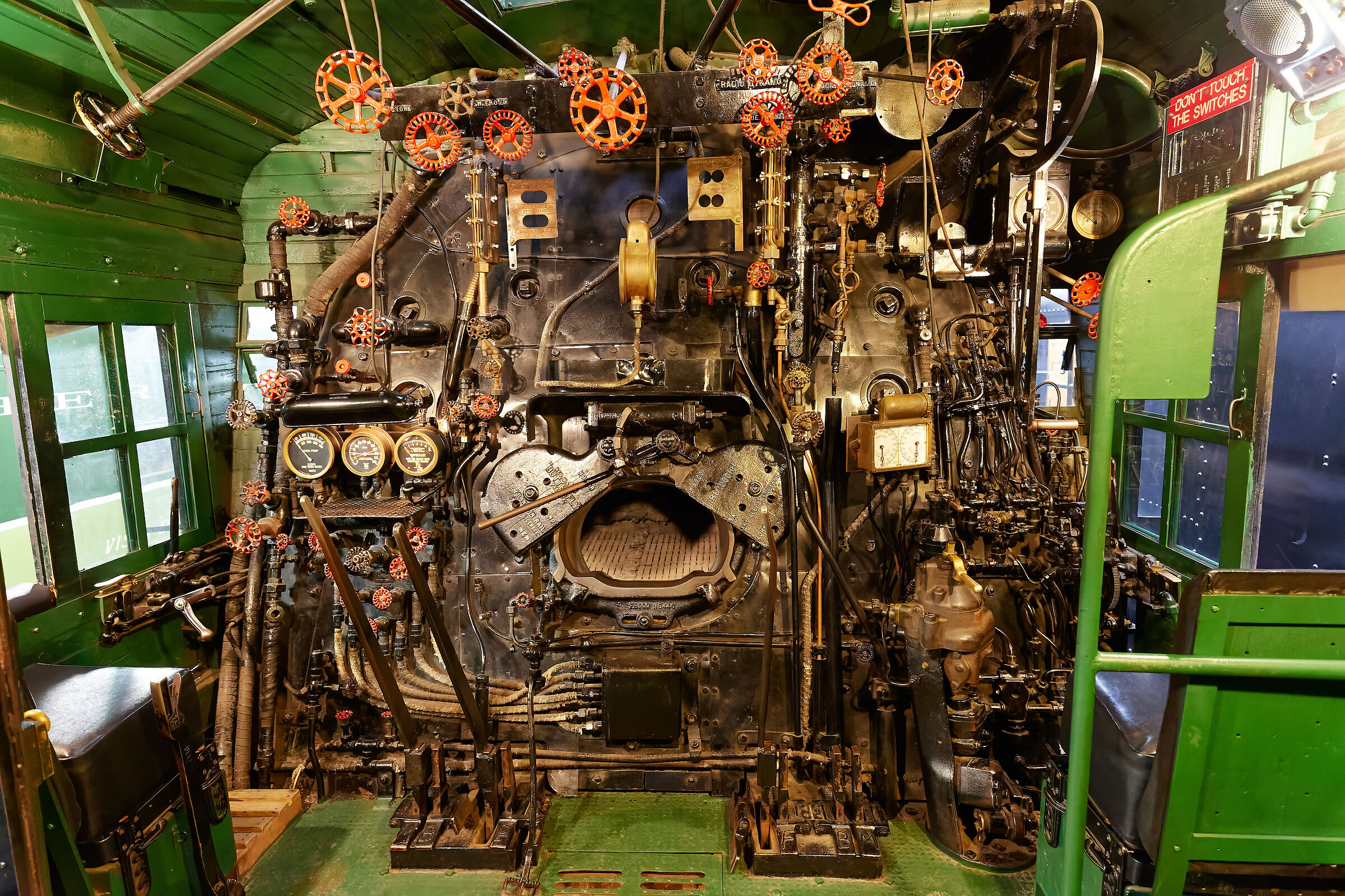 Locomotive pilot cabin