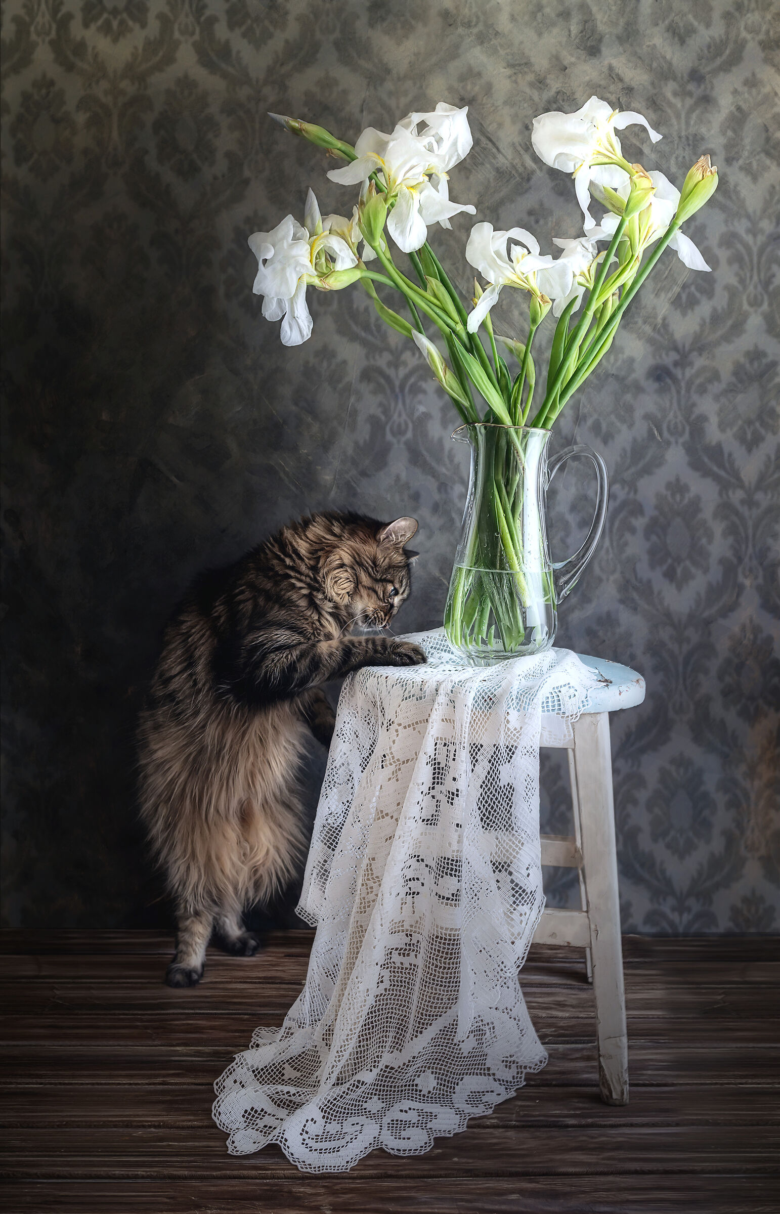 Leo and the white Isir vase
