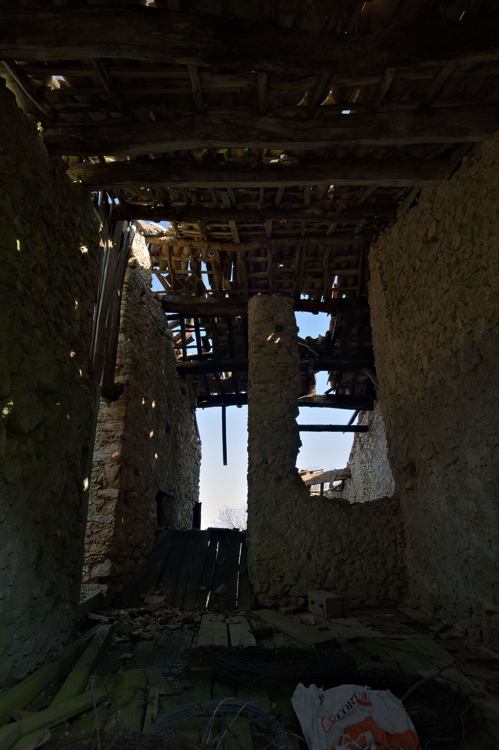 casara vecchia - monte Novegno - interni abbandonati