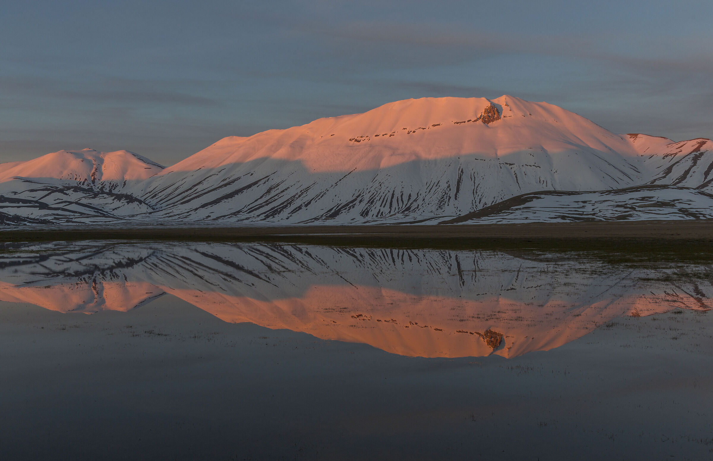 Monte Vettore is reflected ..