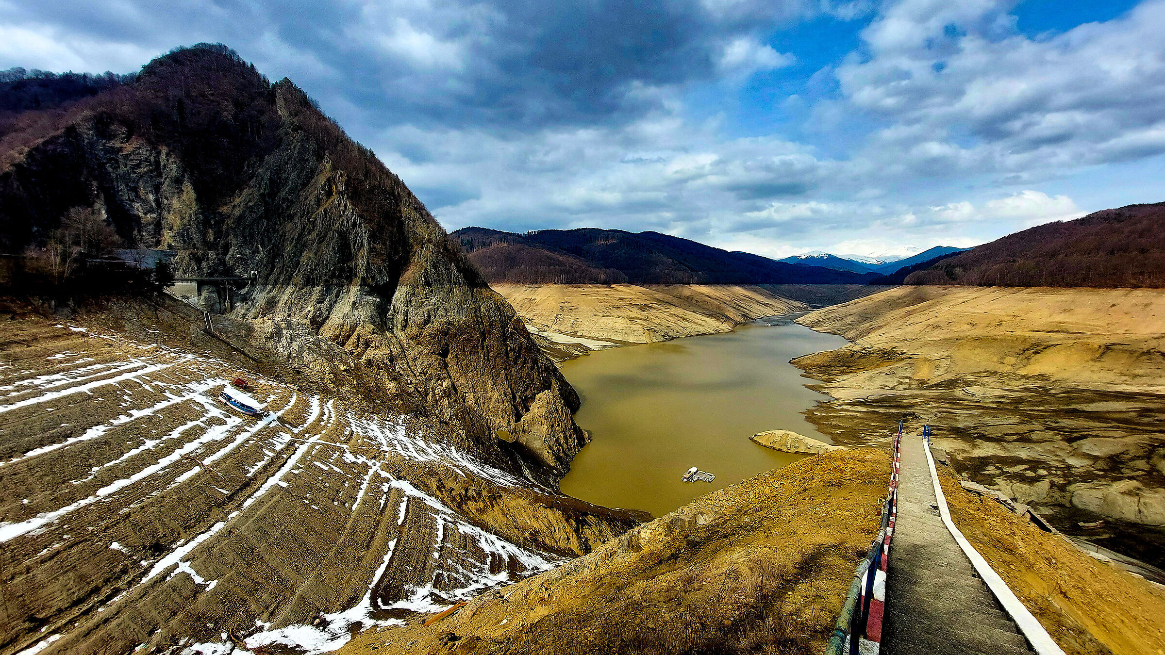 Lago Vidraru -Romania