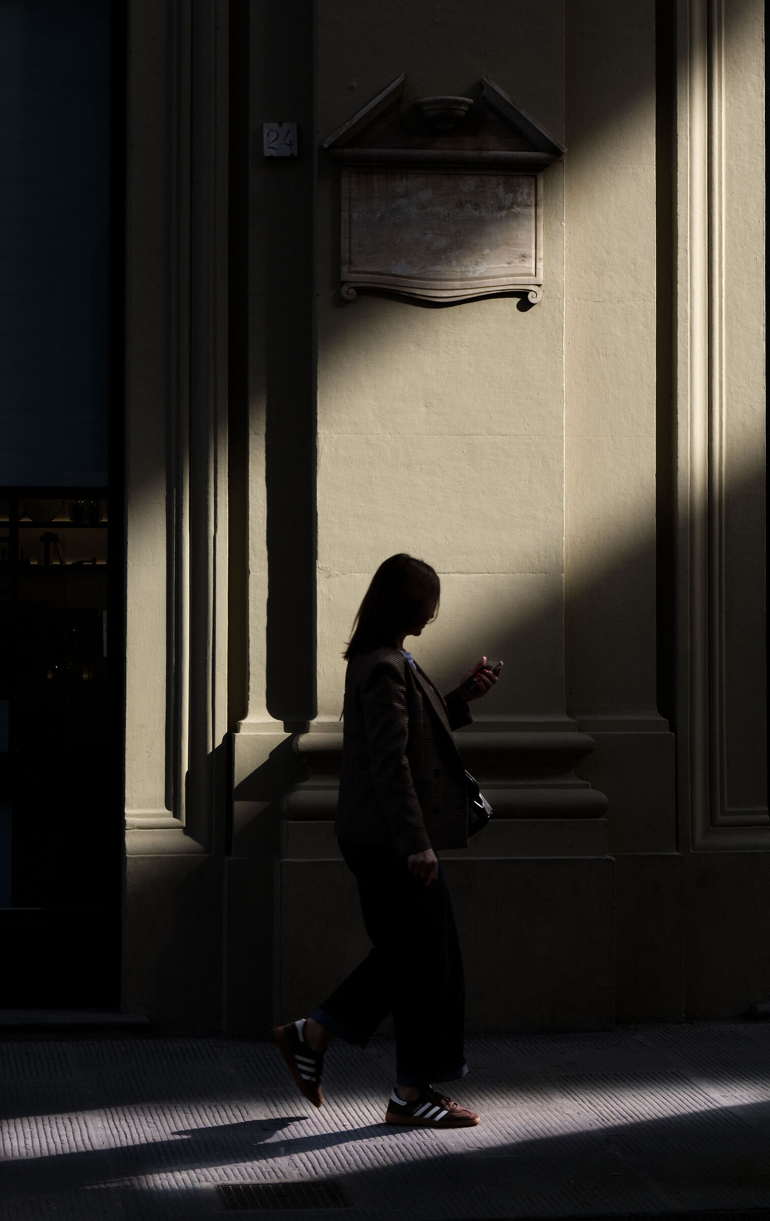 Descending light