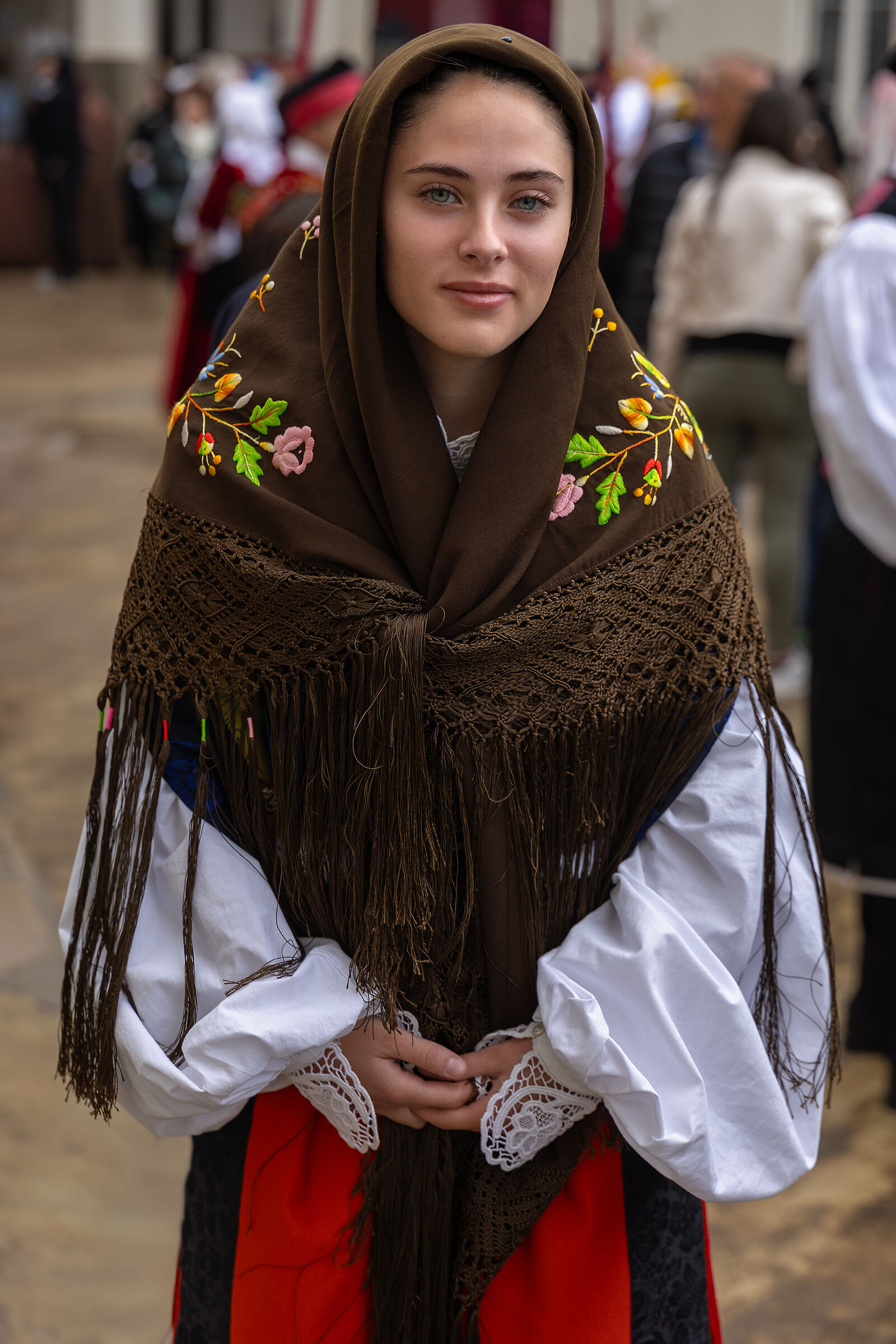 Ragazza in abito tradizionale di Tonara
