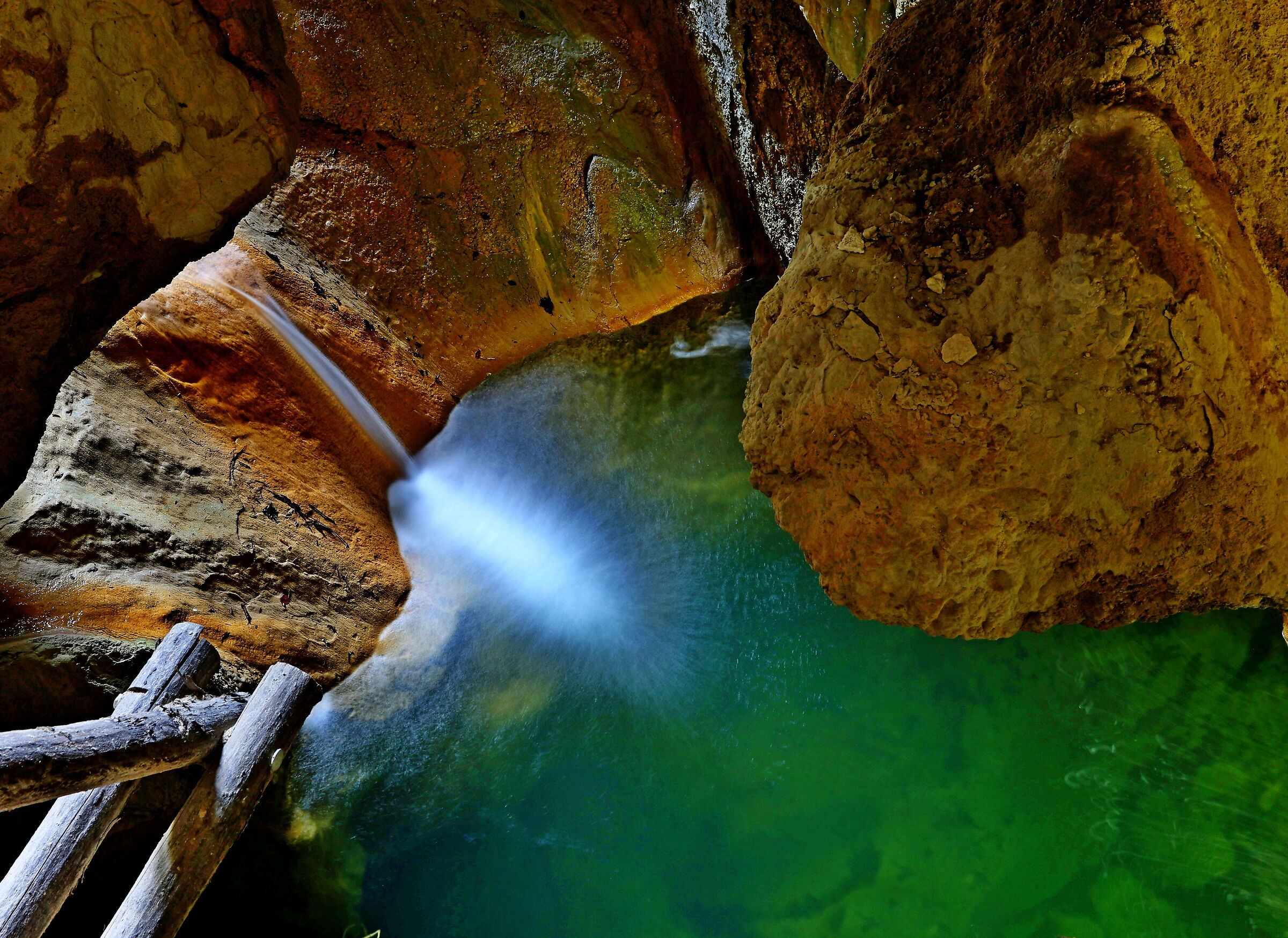 Calieron Caves Fregona TV