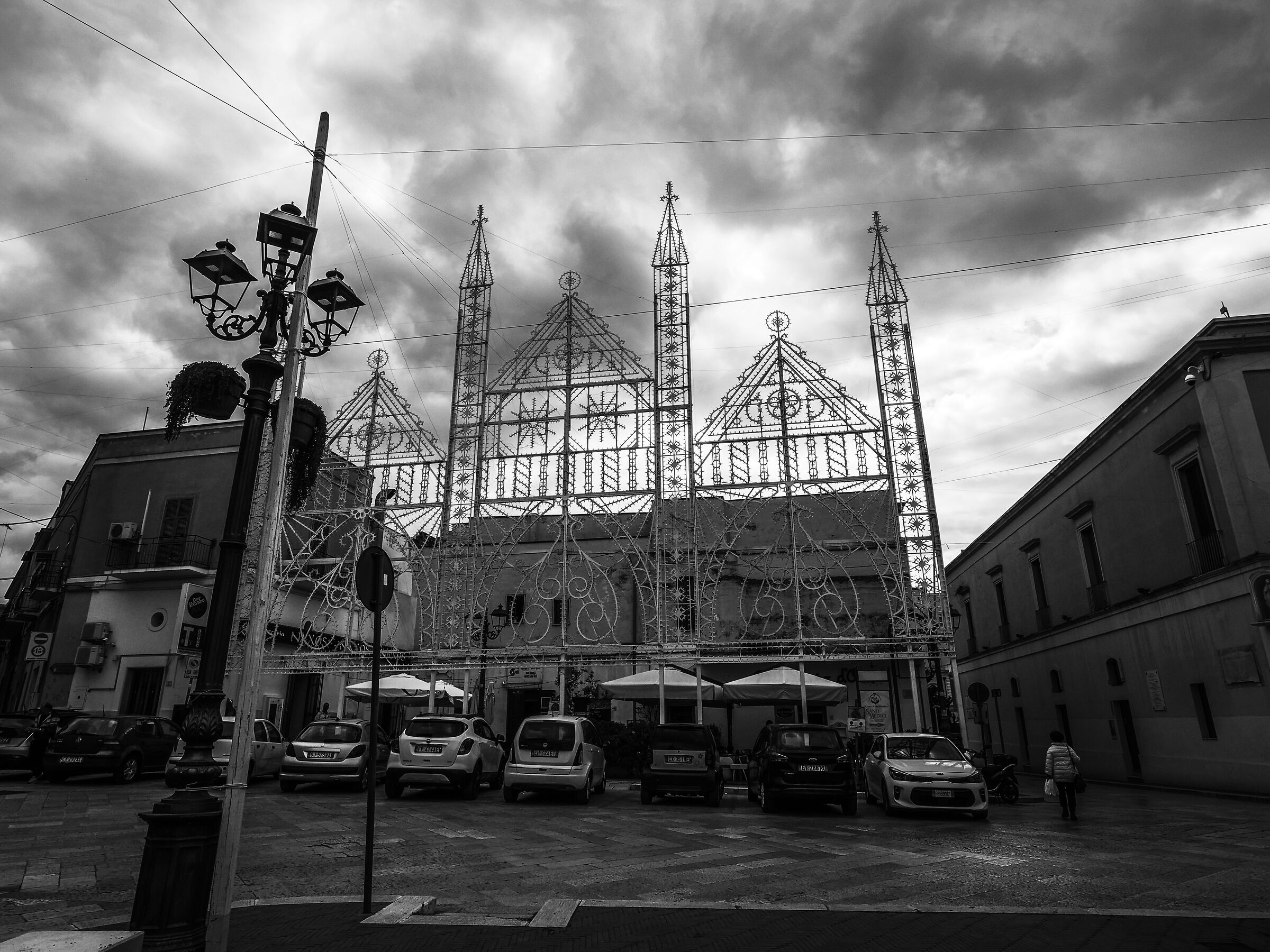 Facciata iconoclasta in Piazza Garibaldi a Massafra